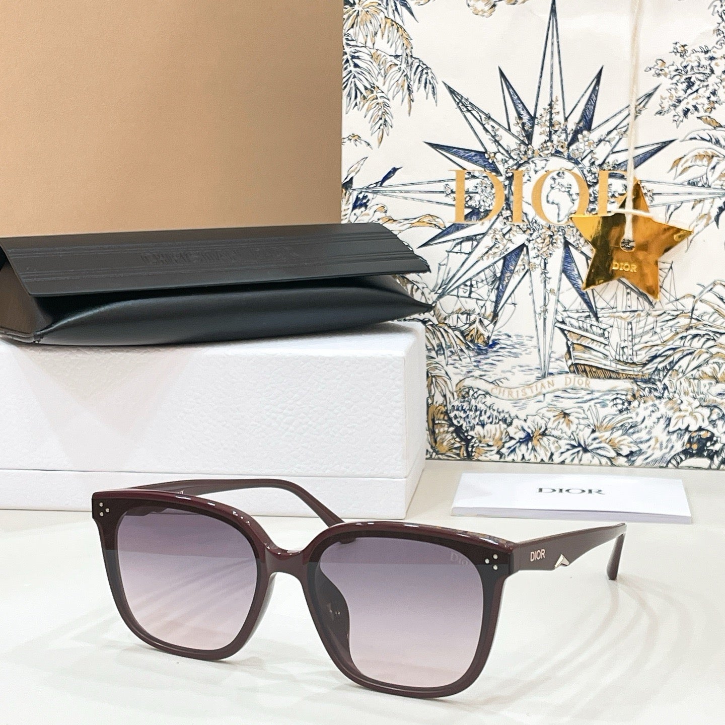 Mehrfarbige Sonnenbrille