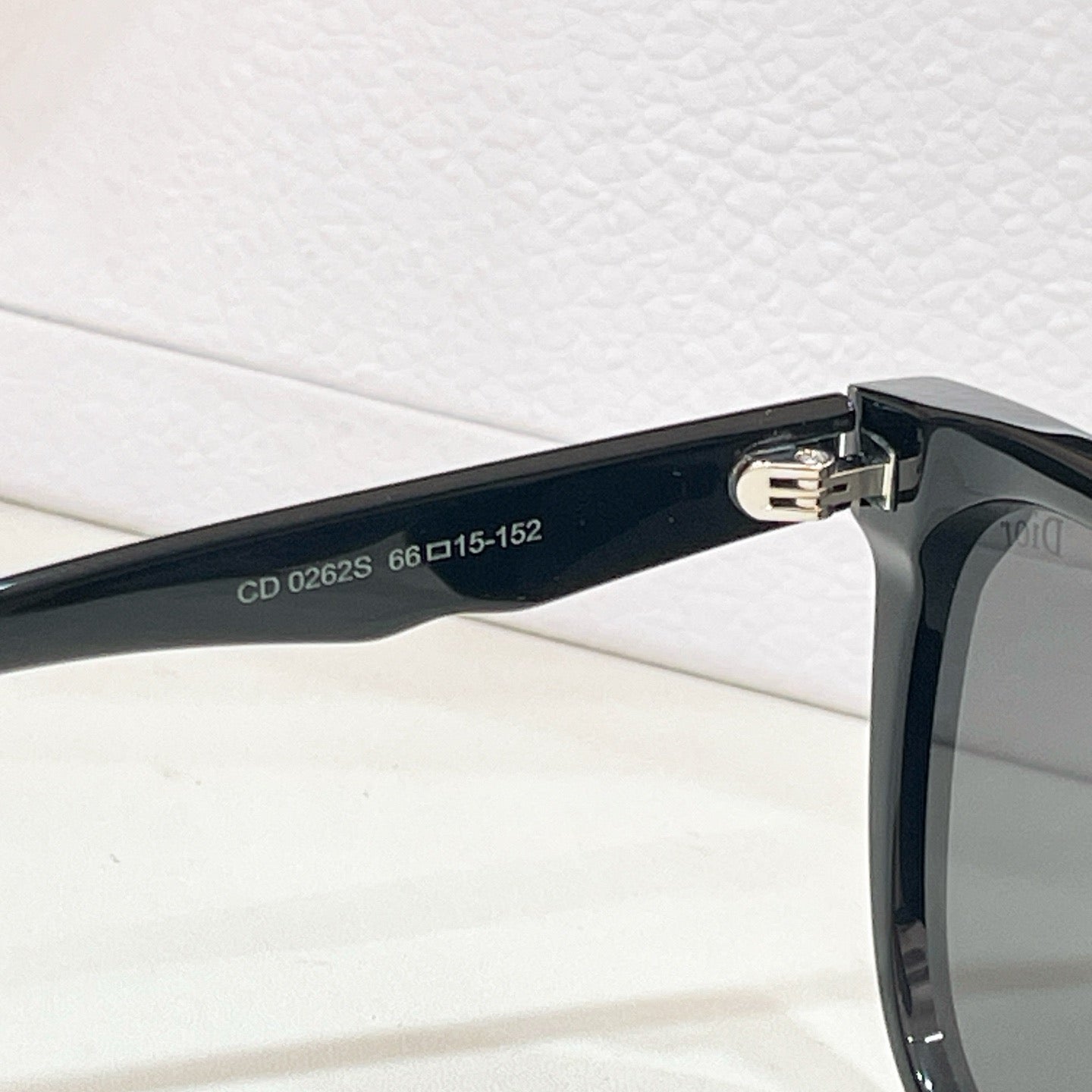 Mehrfarbige Sonnenbrille