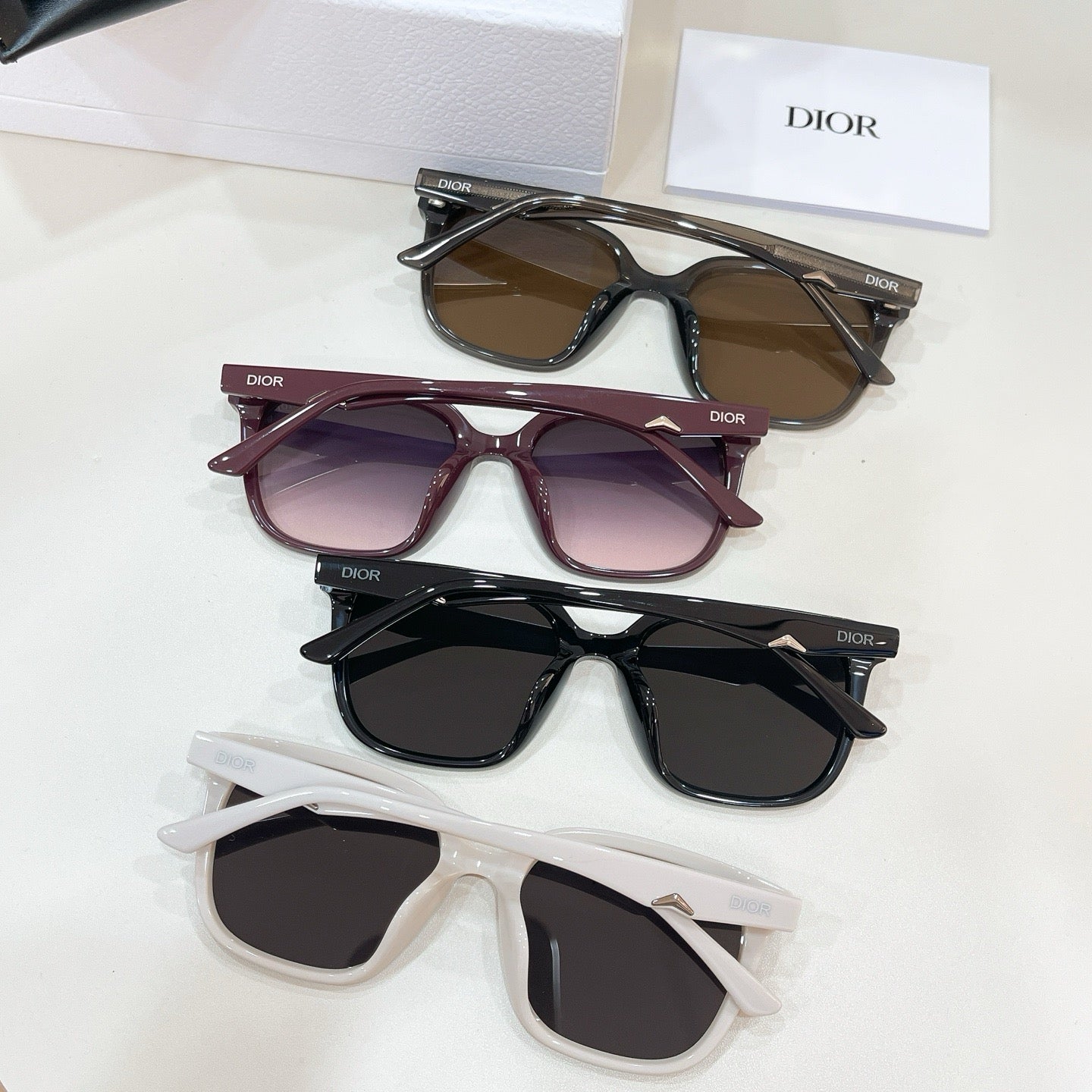 Mehrfarbige Sonnenbrille