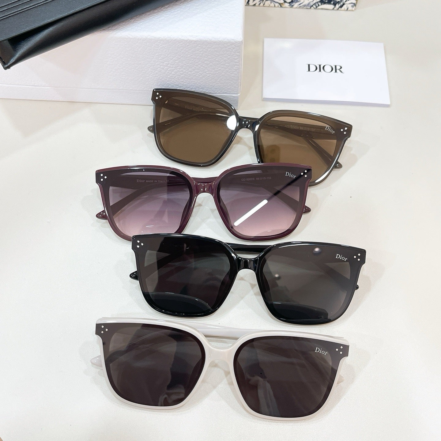 Mehrfarbige Sonnenbrille