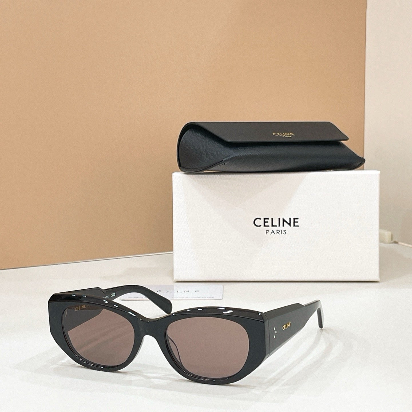 Mehrfarbige Sonnenbrille
