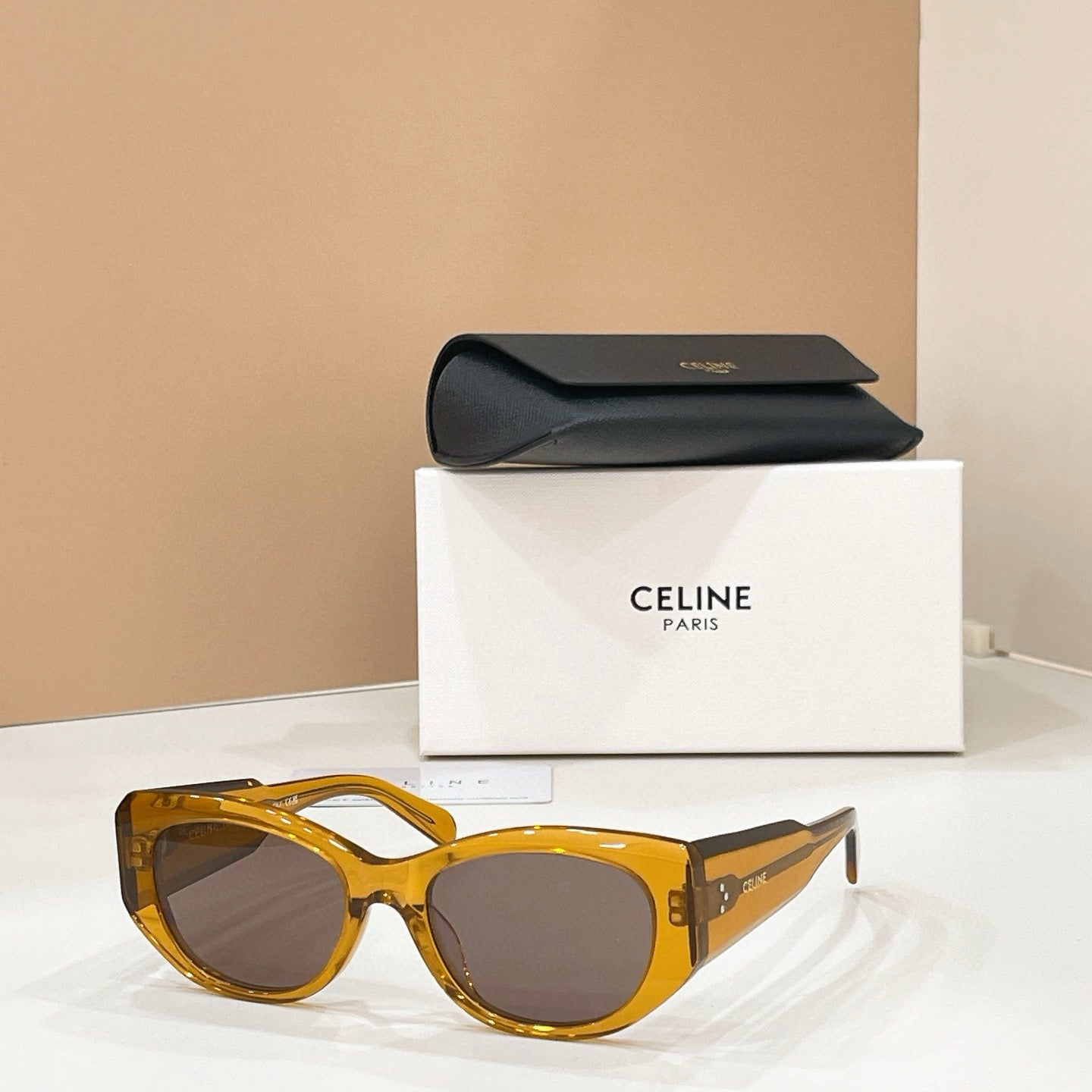 Mehrfarbige Sonnenbrille