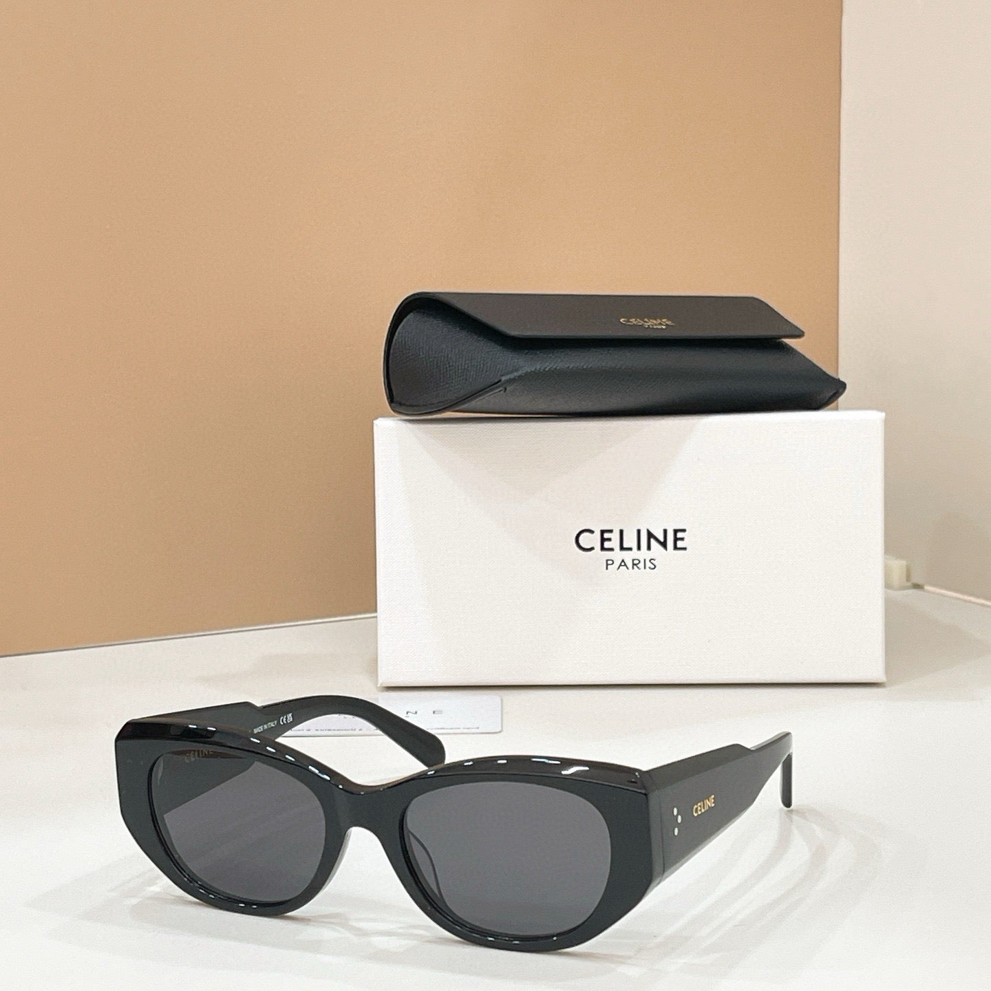 Mehrfarbige Sonnenbrille