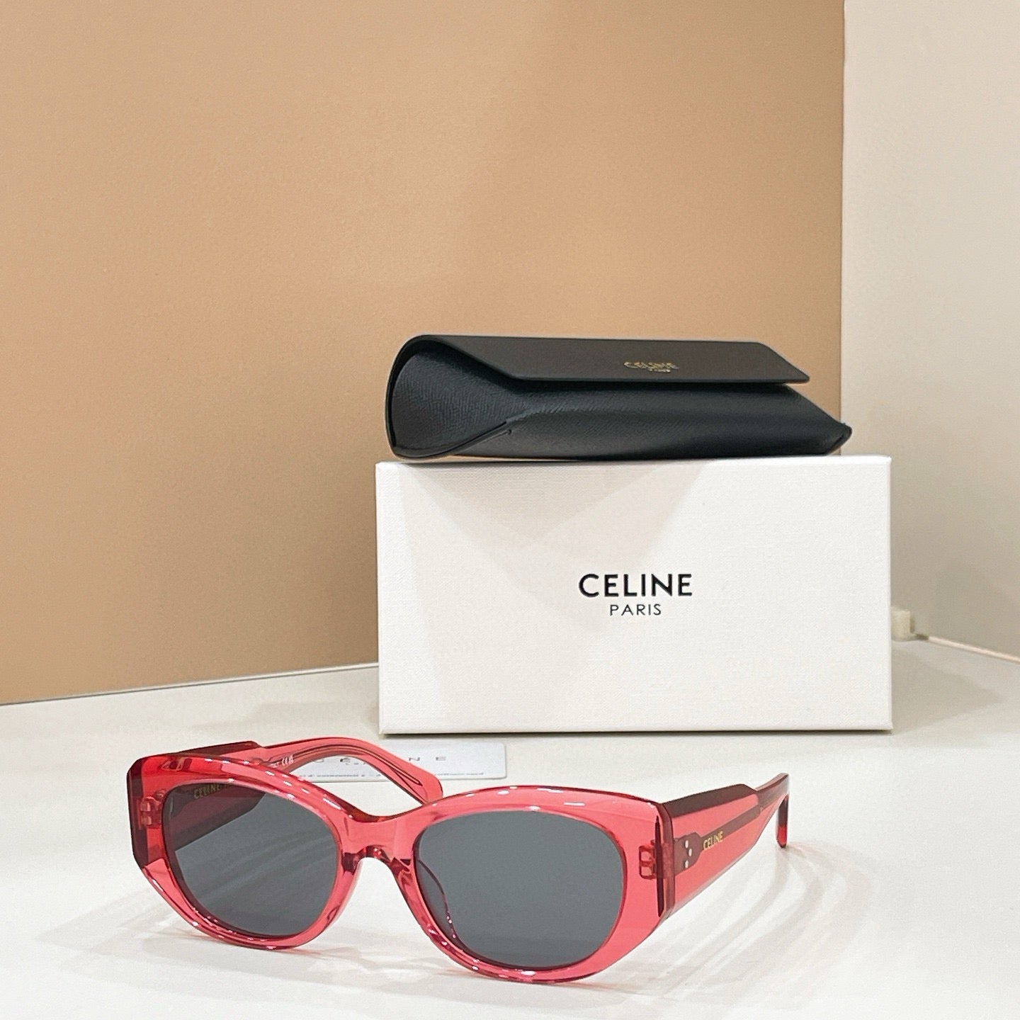 Mehrfarbige Sonnenbrille