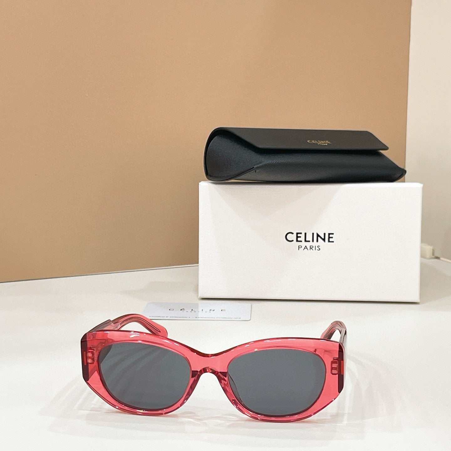 Mehrfarbige Sonnenbrille