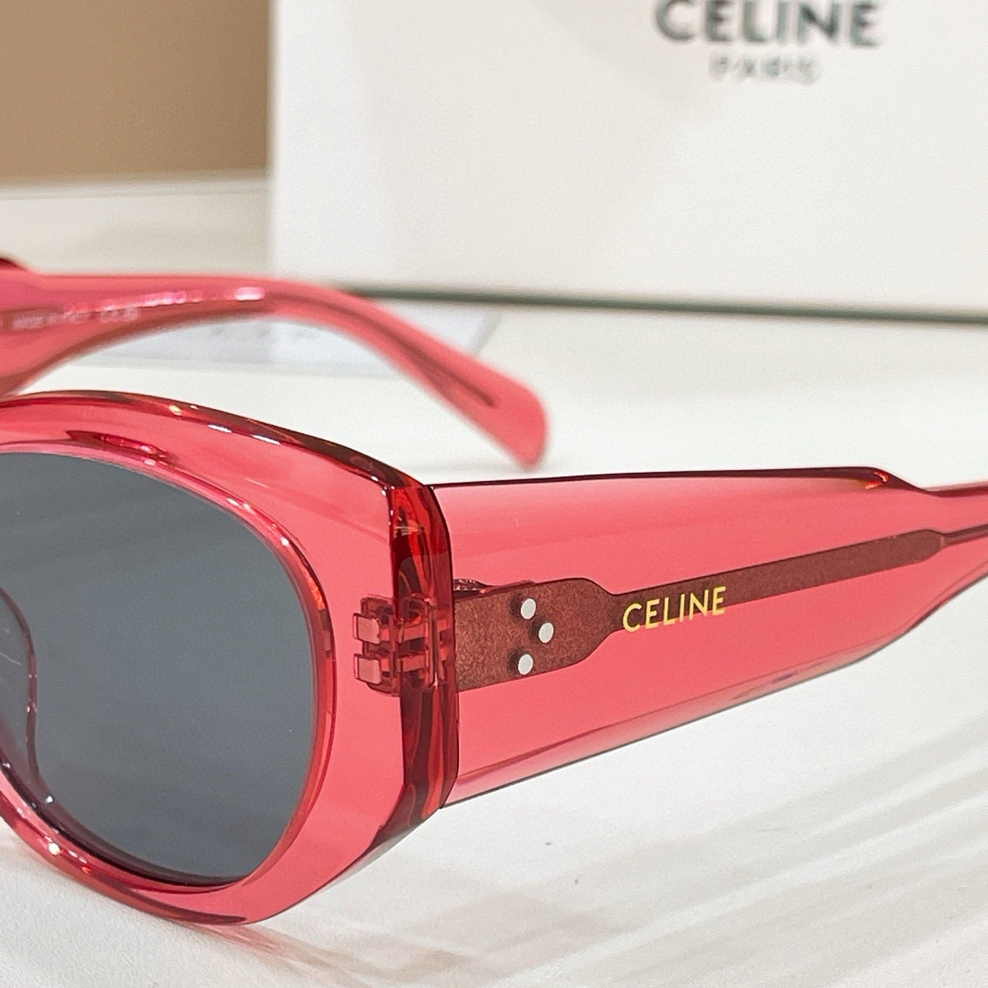 Mehrfarbige Sonnenbrille