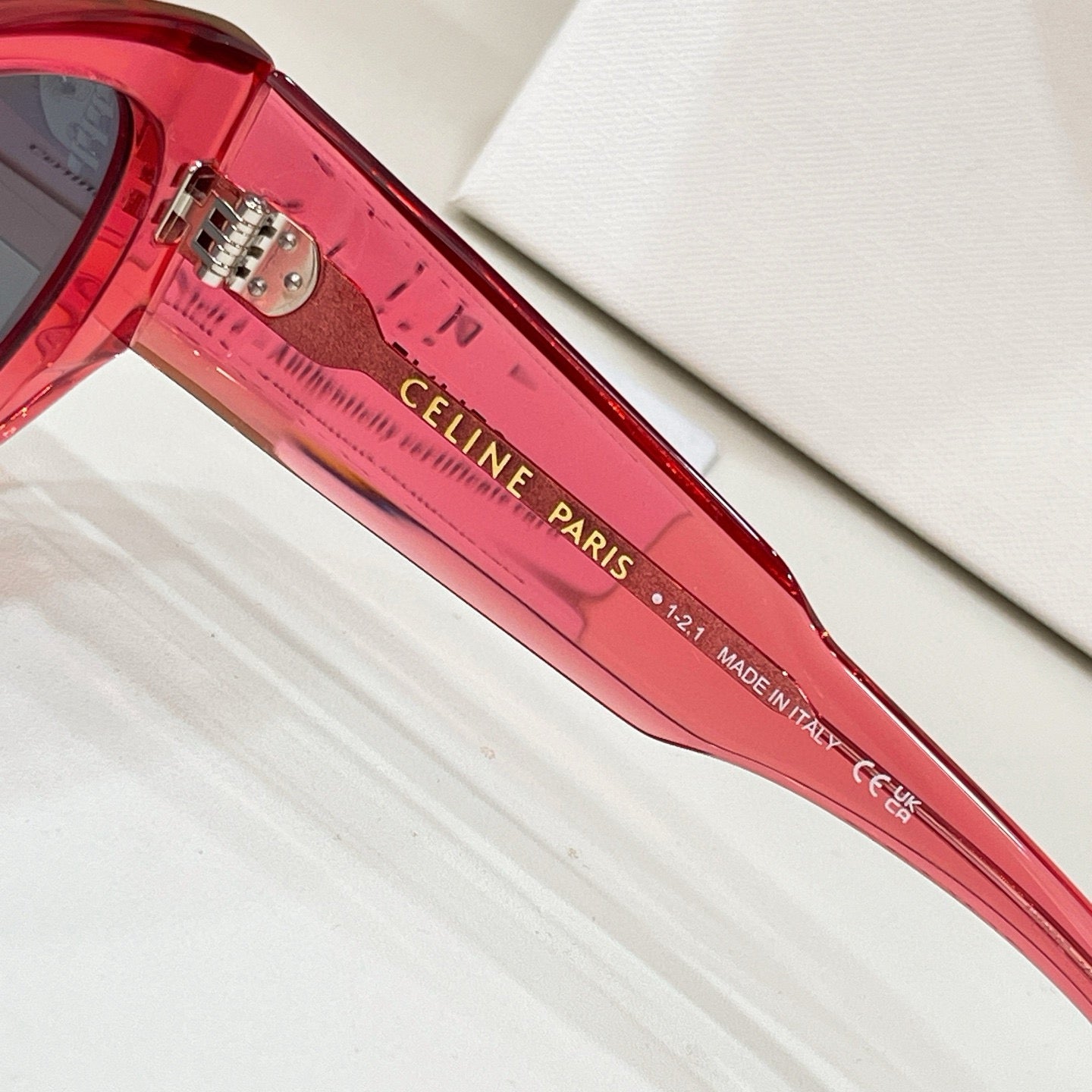 Mehrfarbige Sonnenbrille
