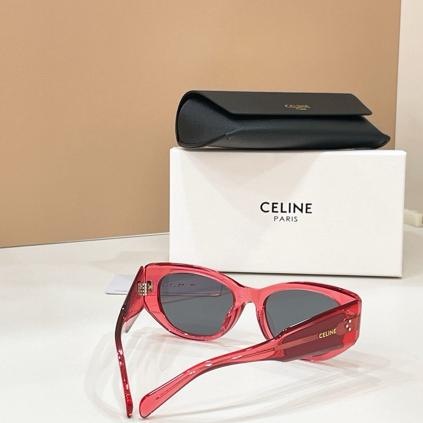 Mehrfarbige Sonnenbrille