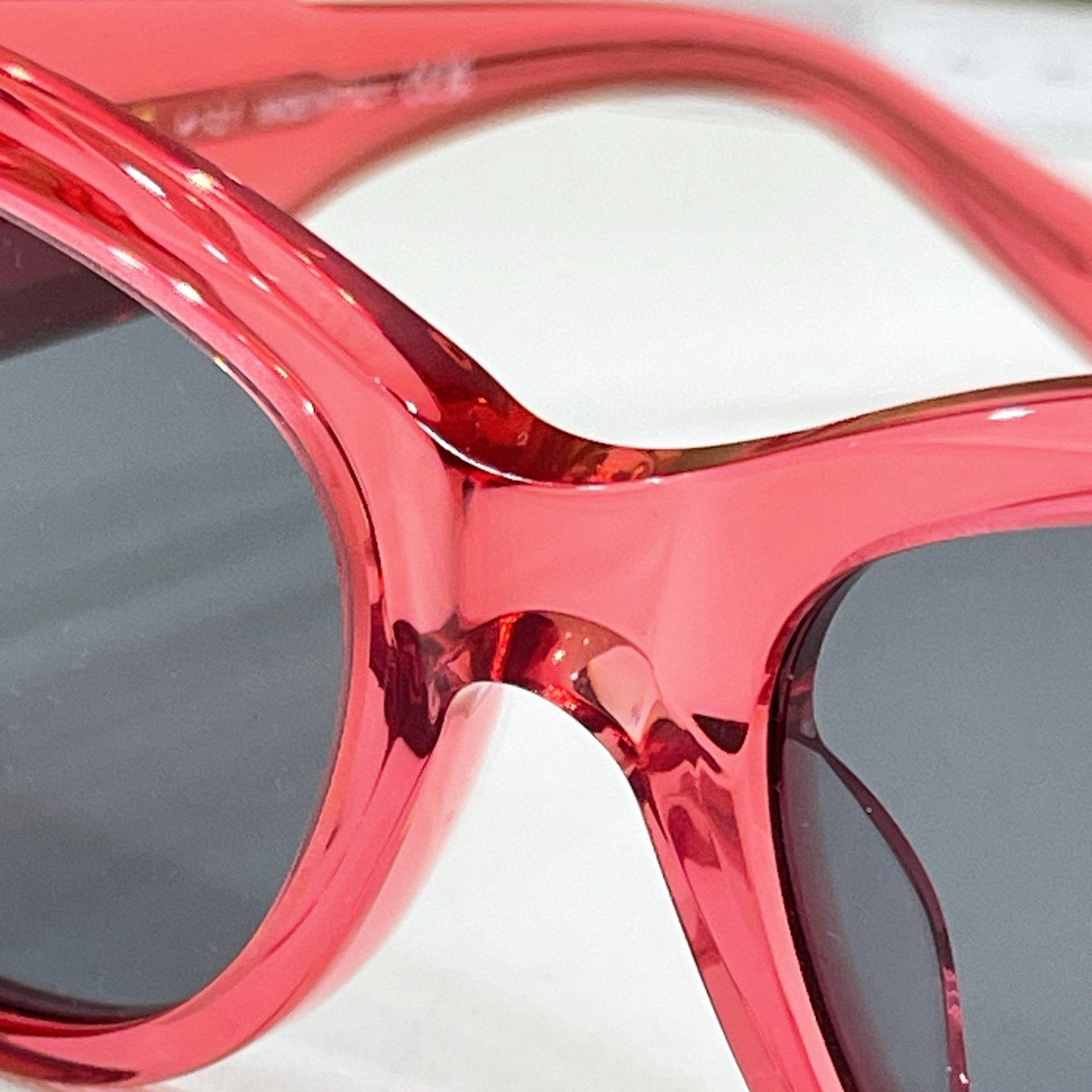 Mehrfarbige Sonnenbrille