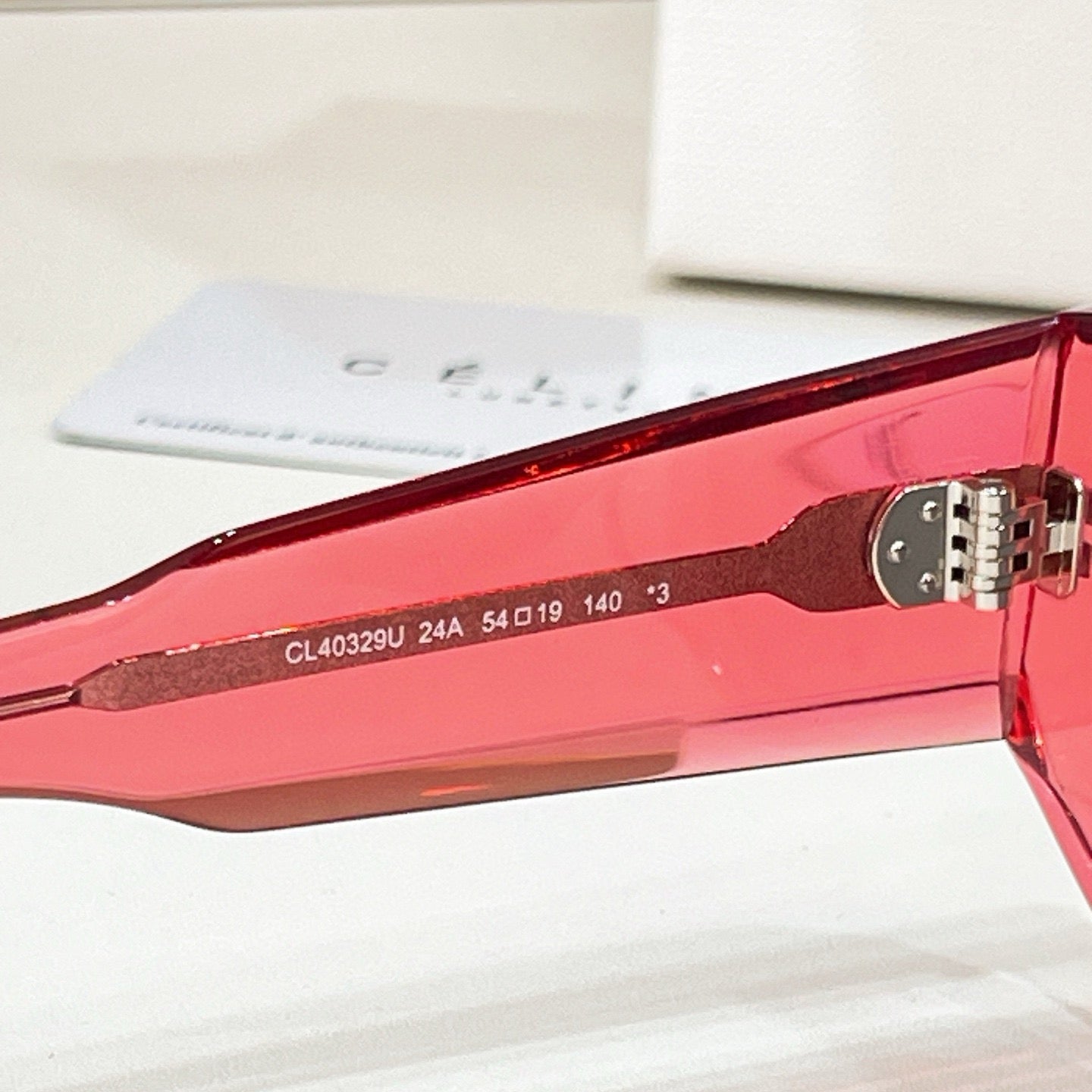 Mehrfarbige Sonnenbrille