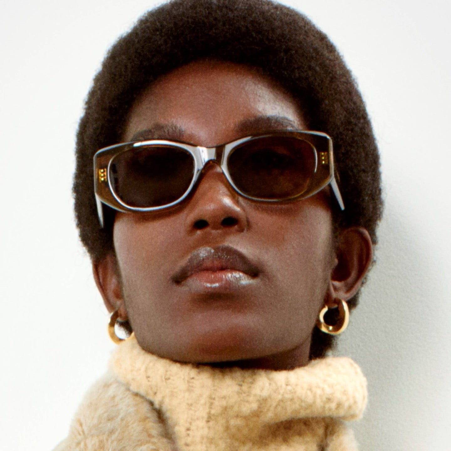 Mehrfarbige Sonnenbrille