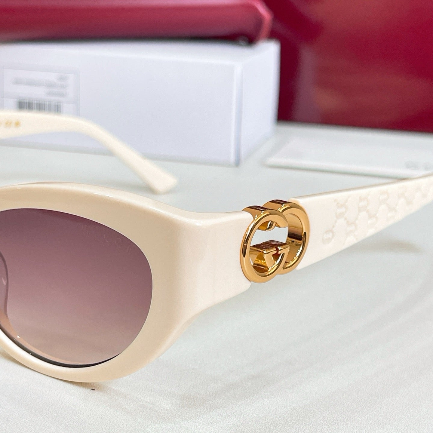 Mehrfarbige Sonnenbrille