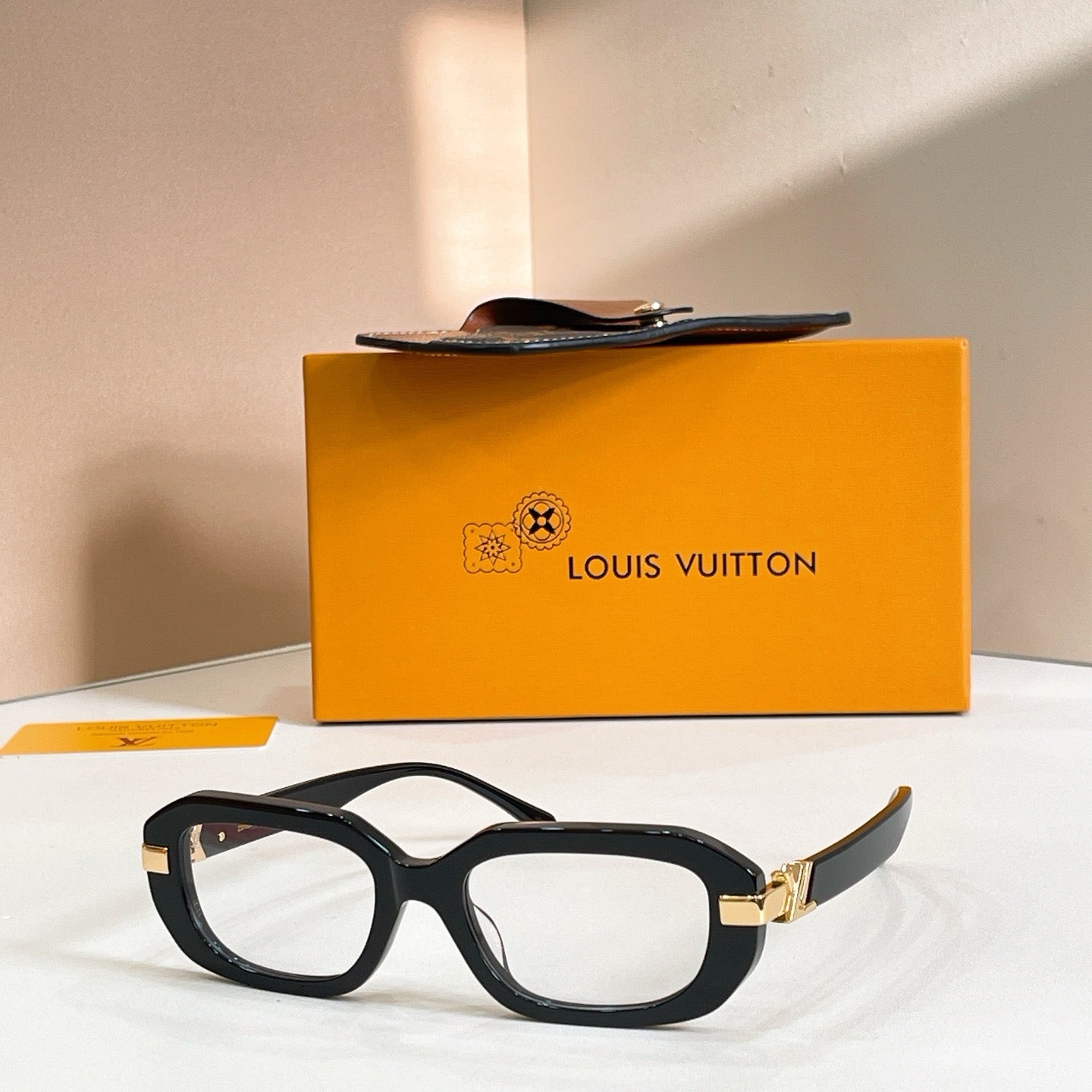 Mehrfarbige Sonnenbrille