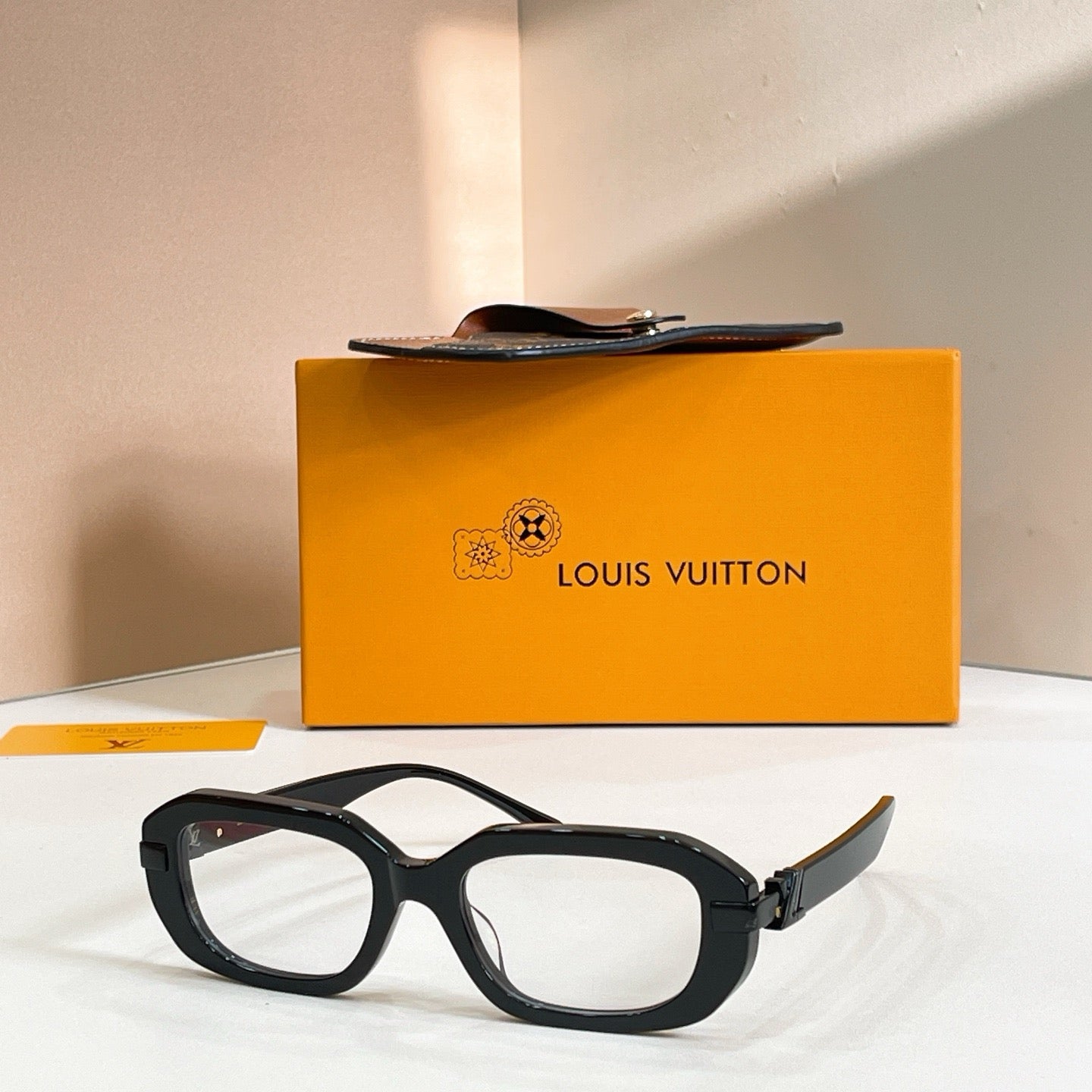 Mehrfarbige Sonnenbrille
