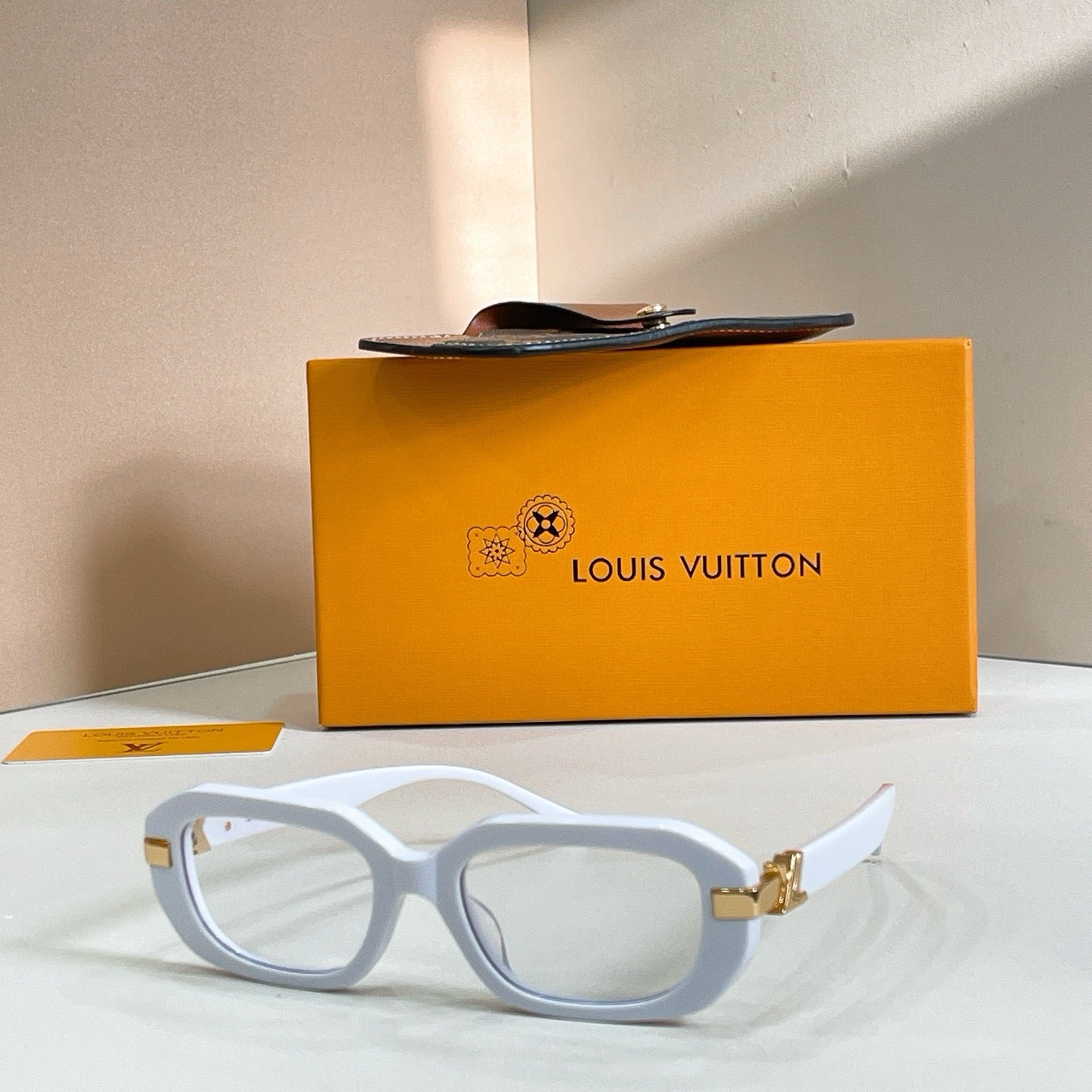 Mehrfarbige Sonnenbrille