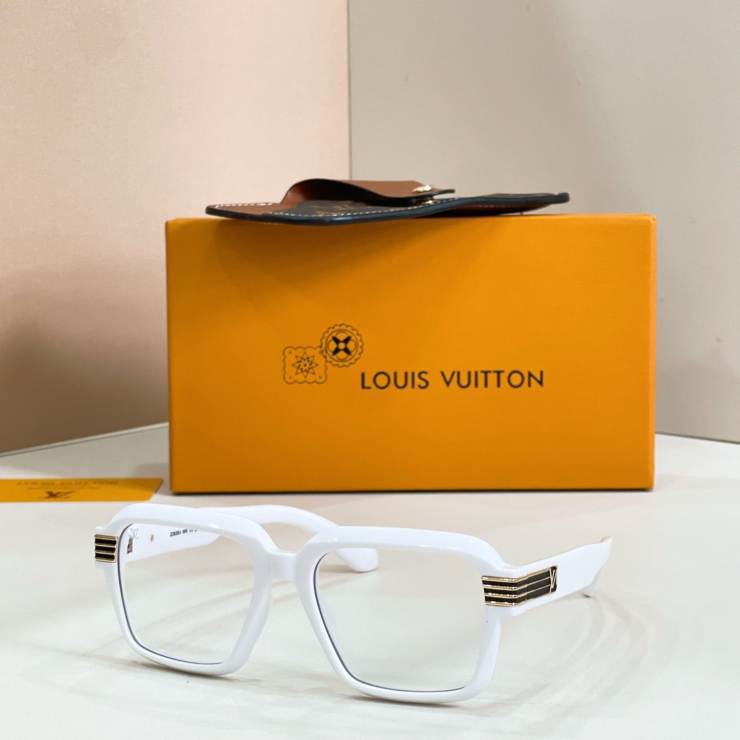 Mehrfarbige Sonnenbrille