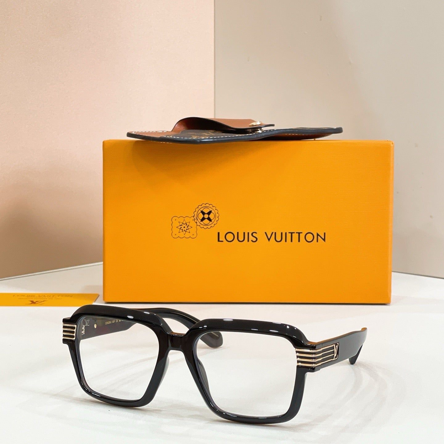 Mehrfarbige Sonnenbrille