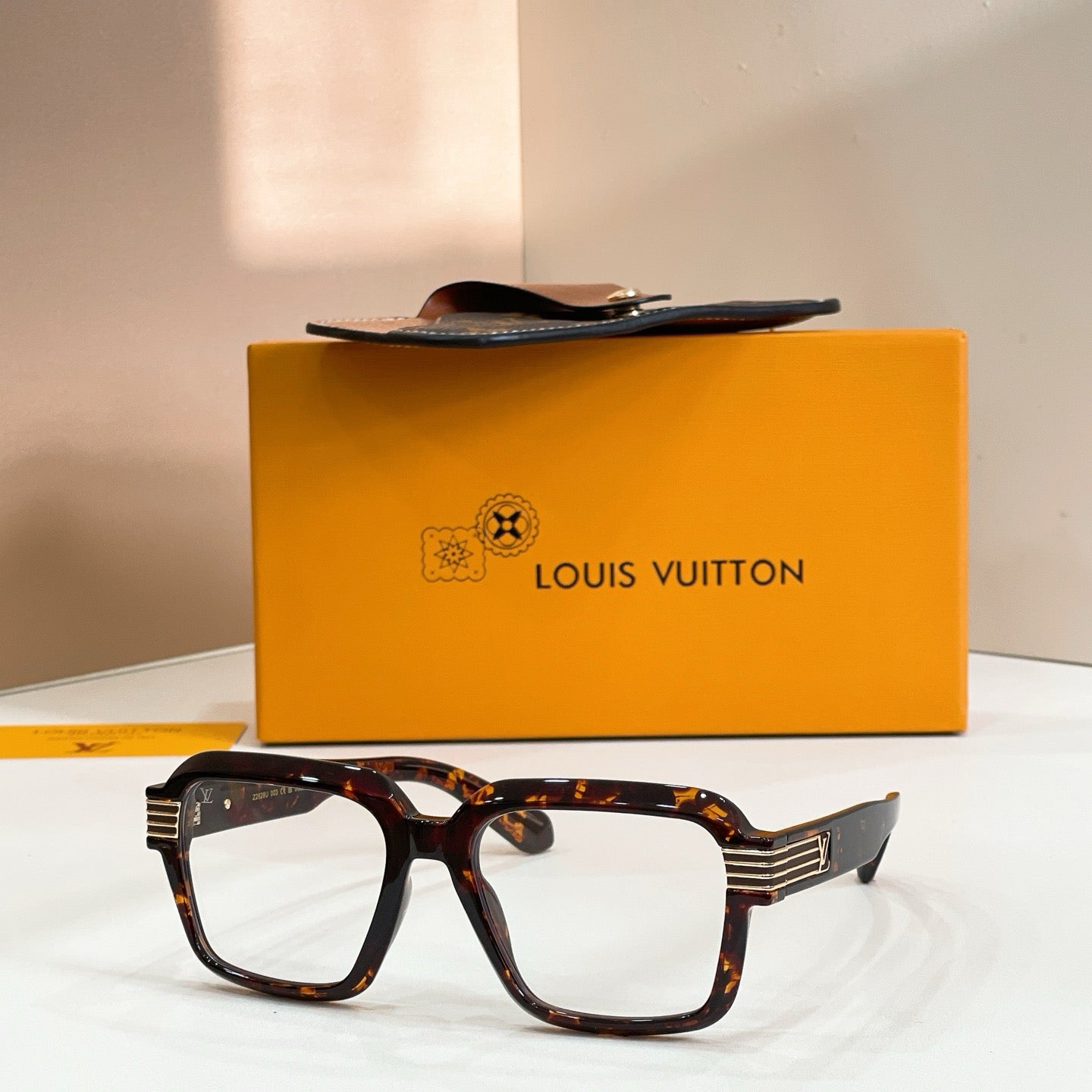 Mehrfarbige Sonnenbrille