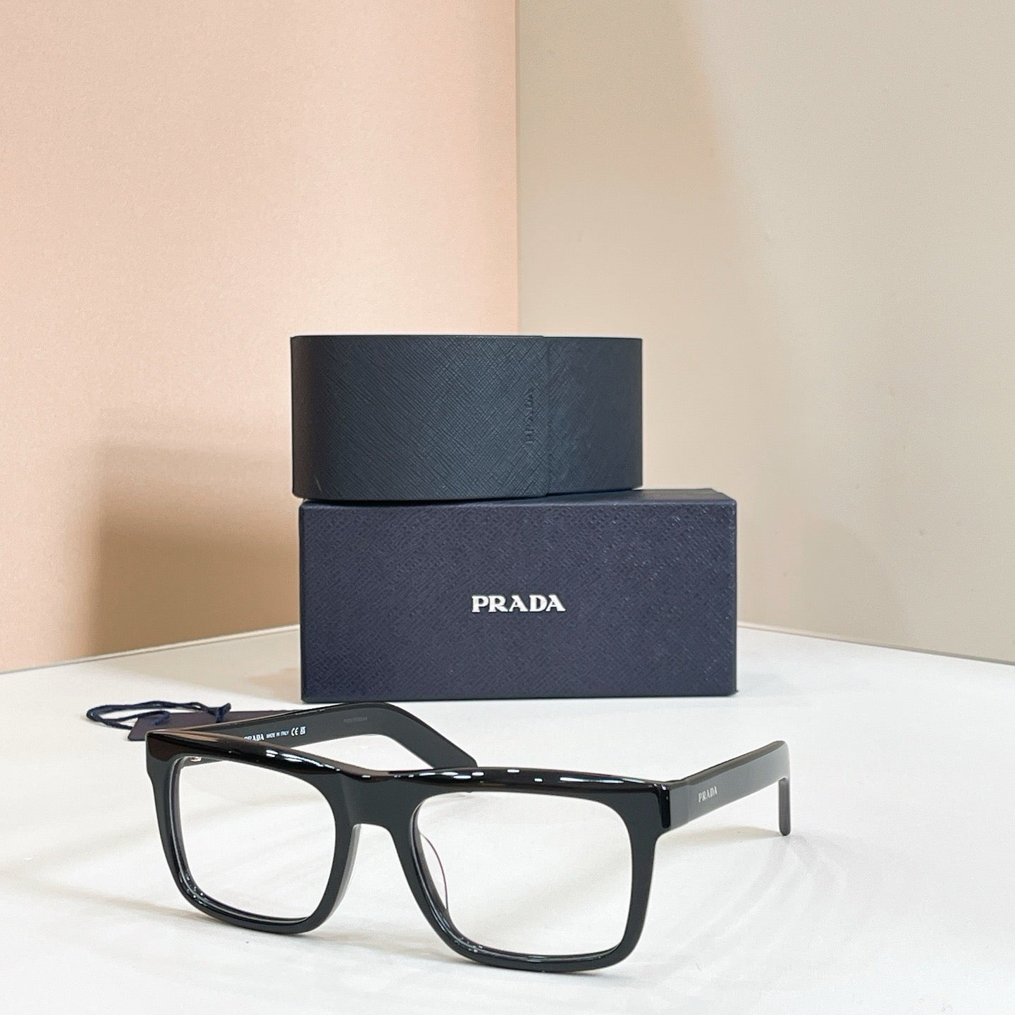 Mehrfarbige Sonnenbrille