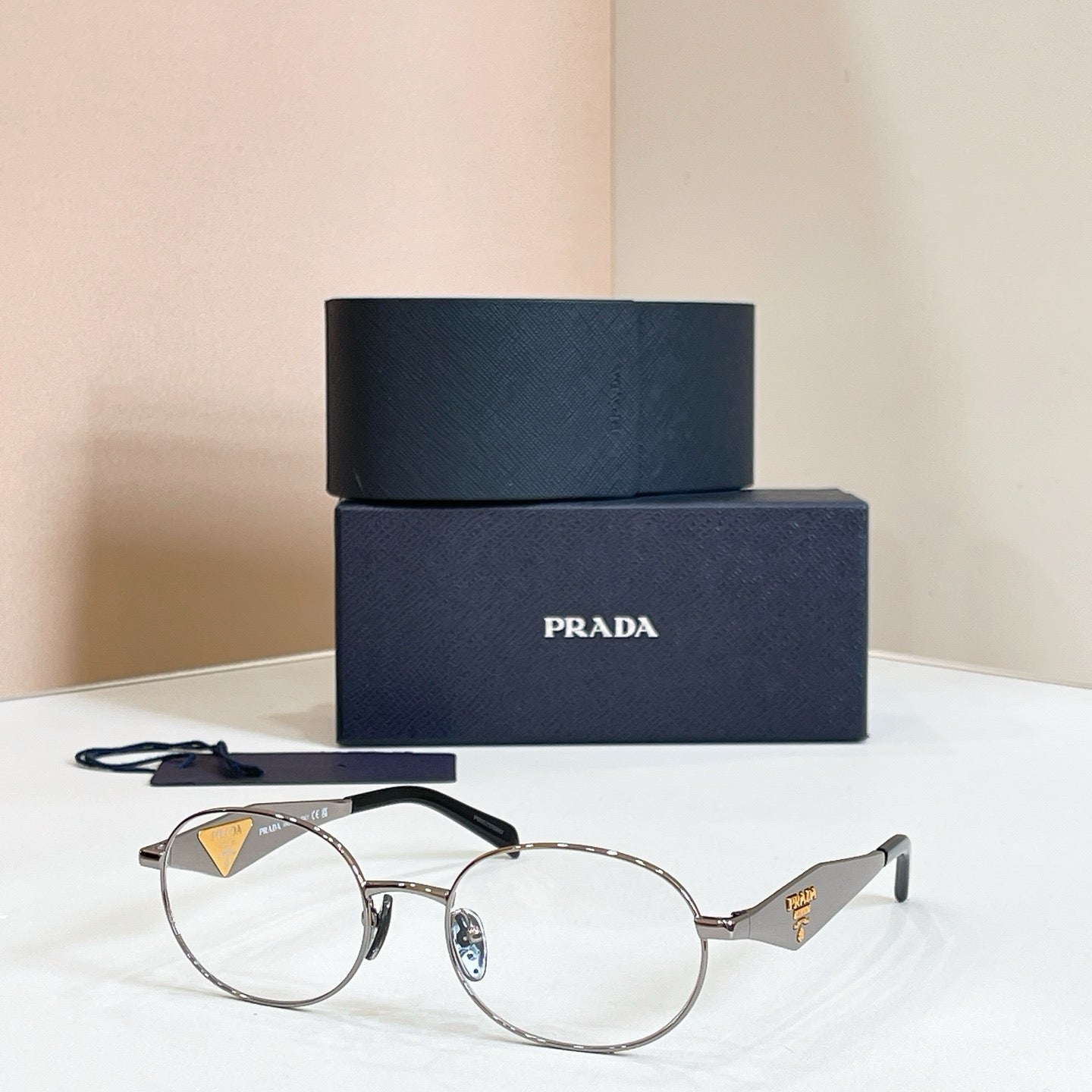 Mehrfarbige Sonnenbrille