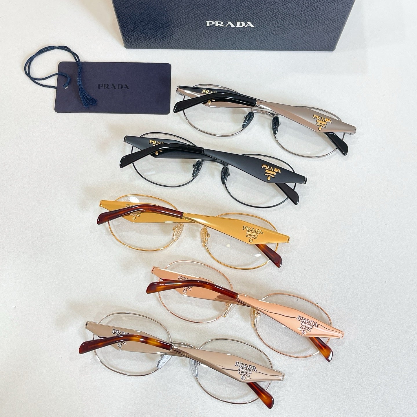 Mehrfarbige Sonnenbrille
