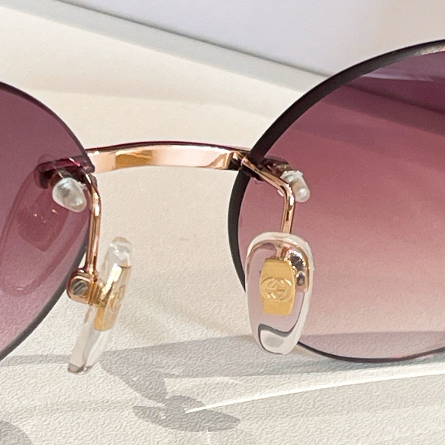 Mehrfarbige Sonnenbrille