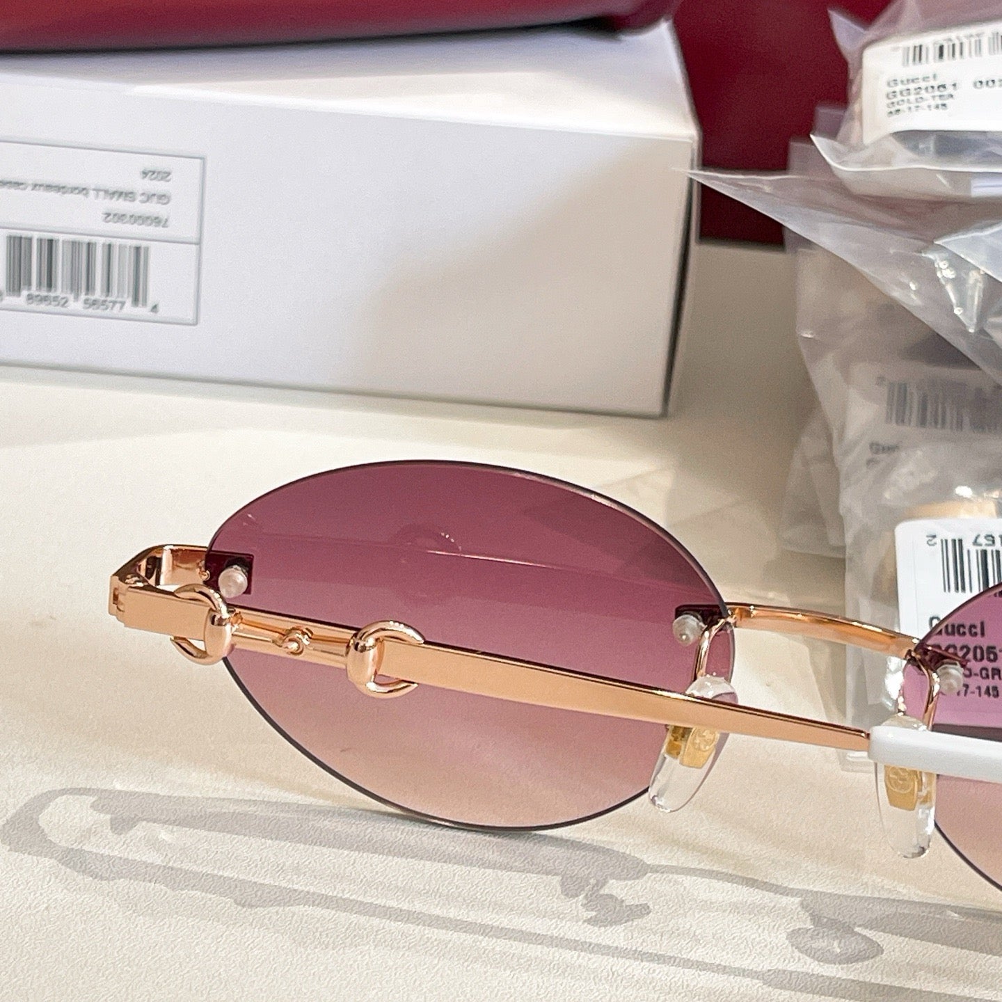 Mehrfarbige Sonnenbrille