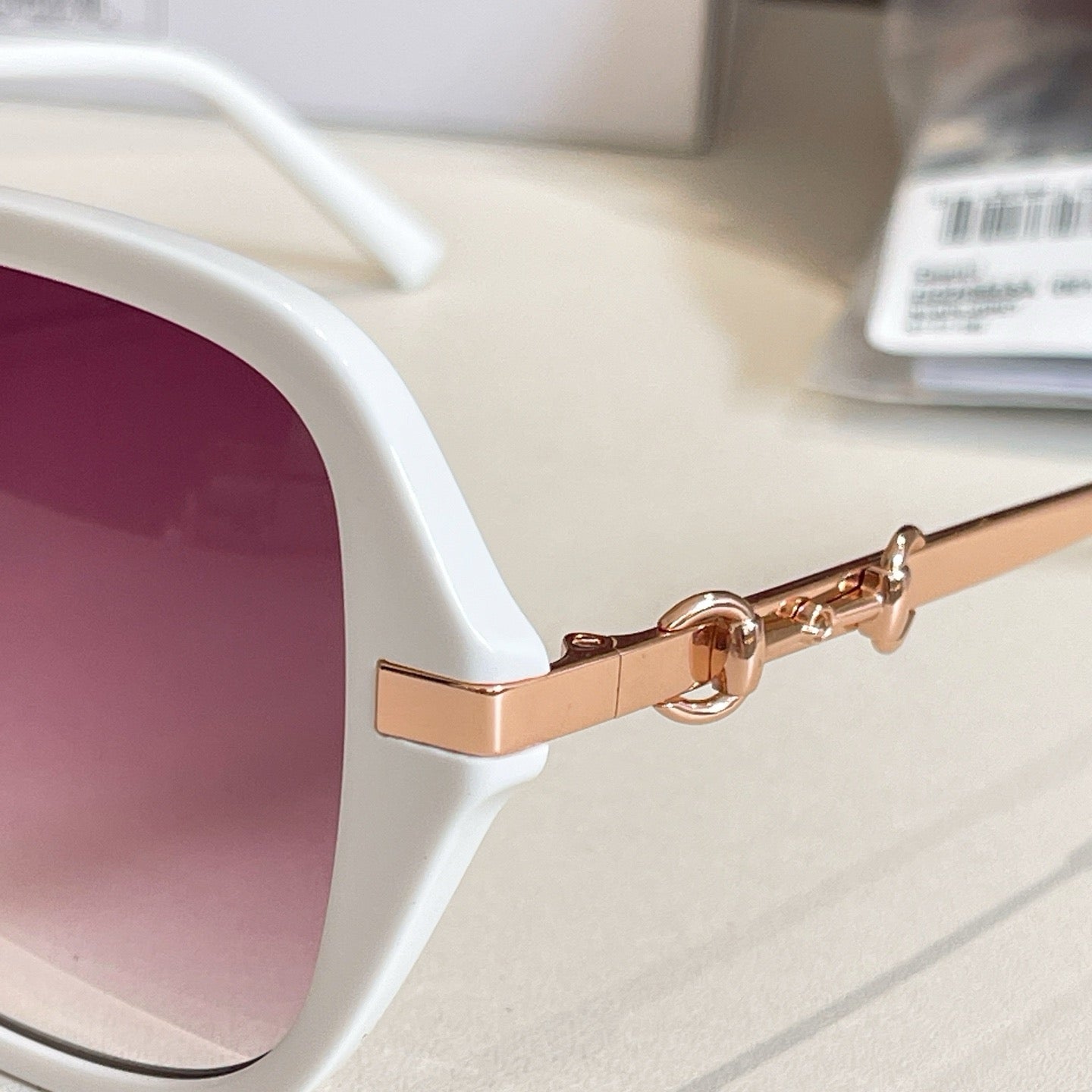 Mehrfarbige Sonnenbrille