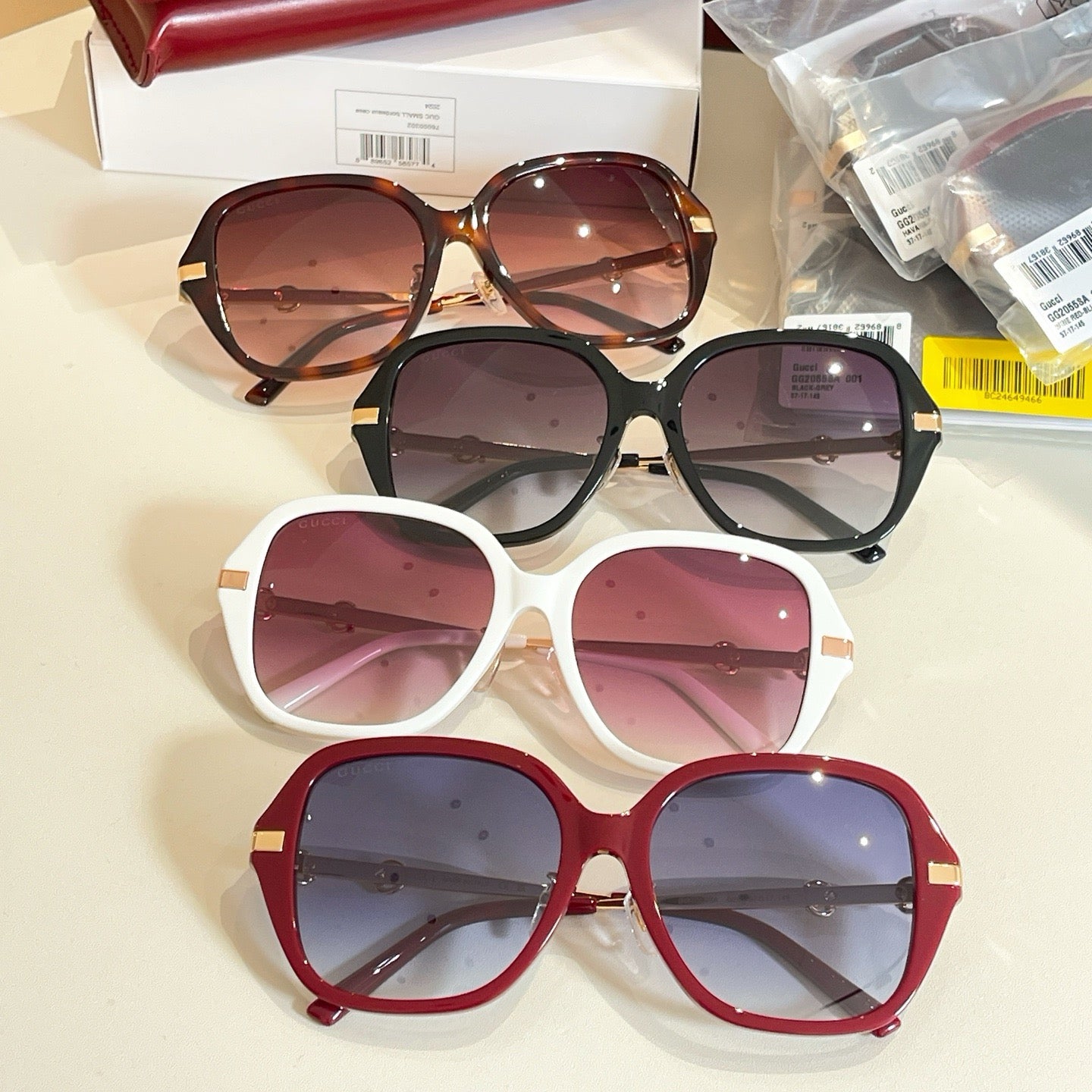 Mehrfarbige Sonnenbrille