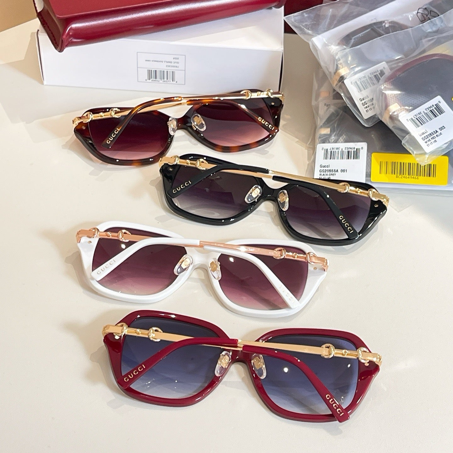 Mehrfarbige Sonnenbrille