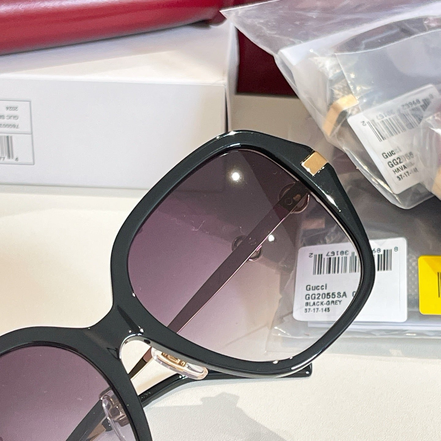 Mehrfarbige Sonnenbrille
