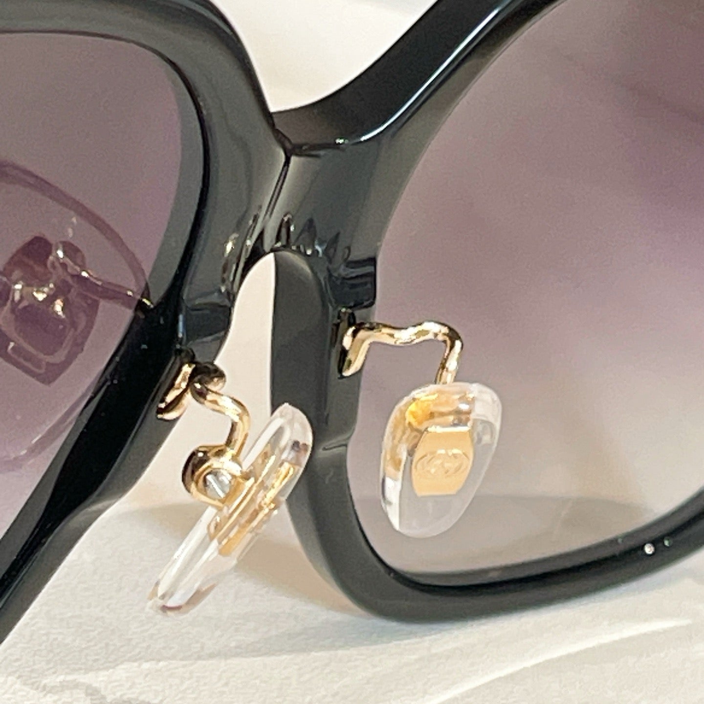 Mehrfarbige Sonnenbrille