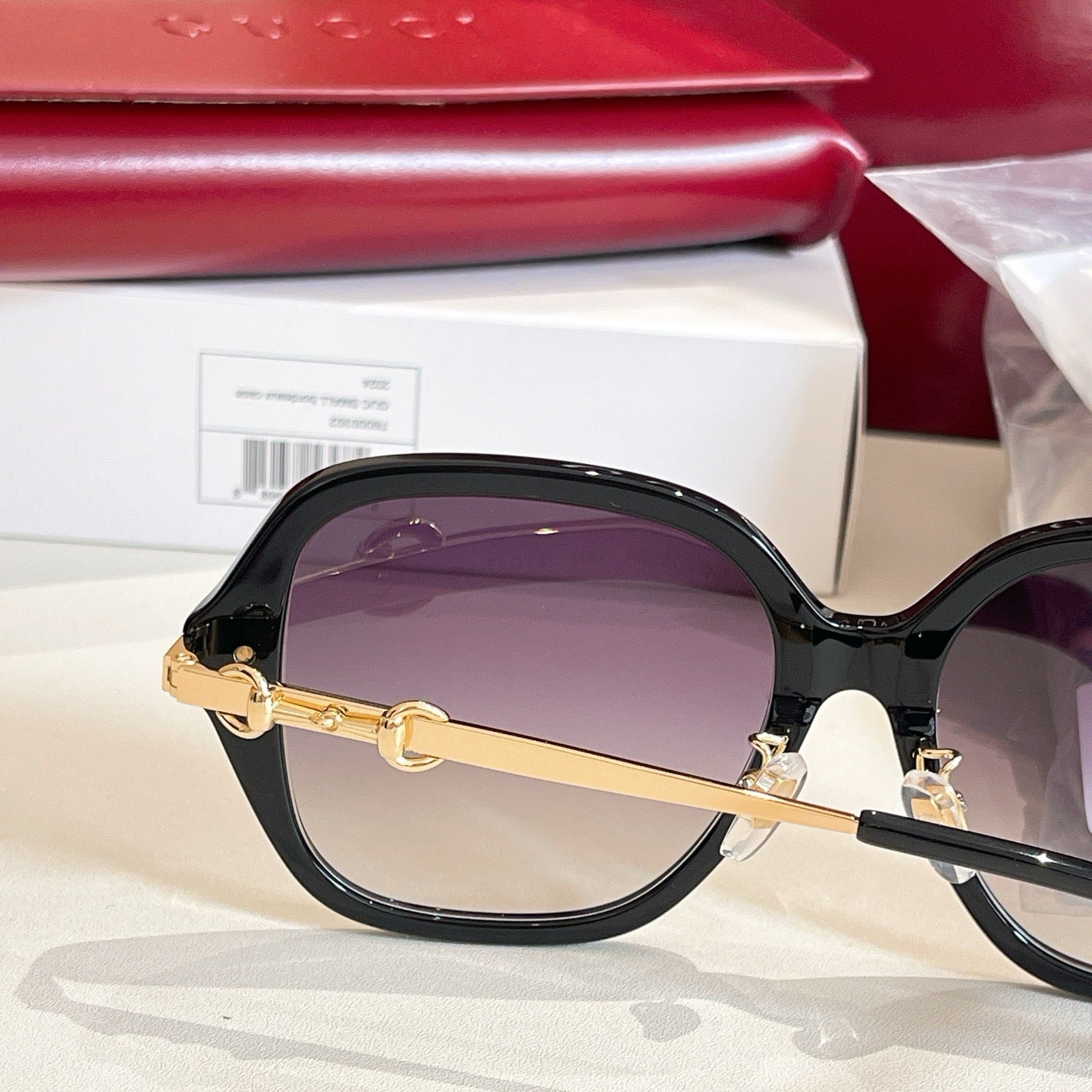 Mehrfarbige Sonnenbrille