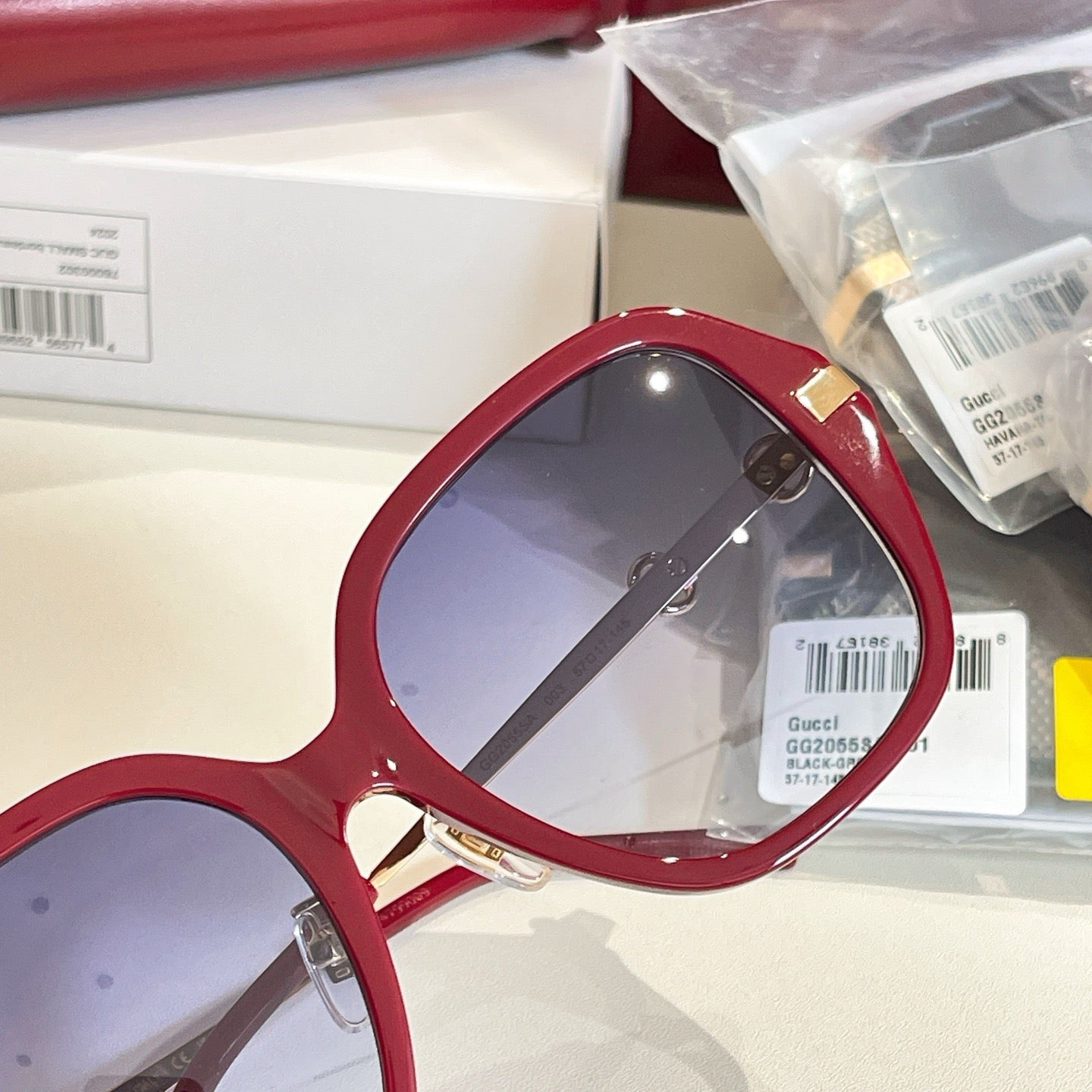 Mehrfarbige Sonnenbrille