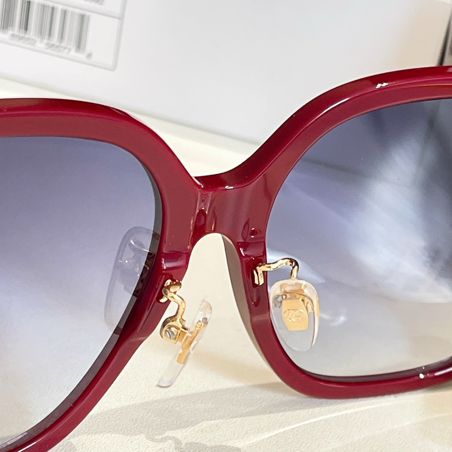 Mehrfarbige Sonnenbrille