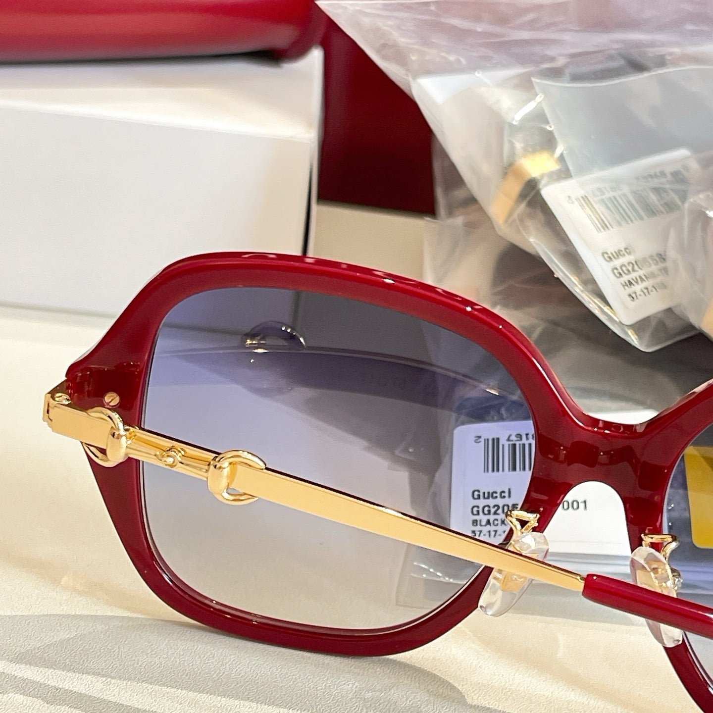 Mehrfarbige Sonnenbrille