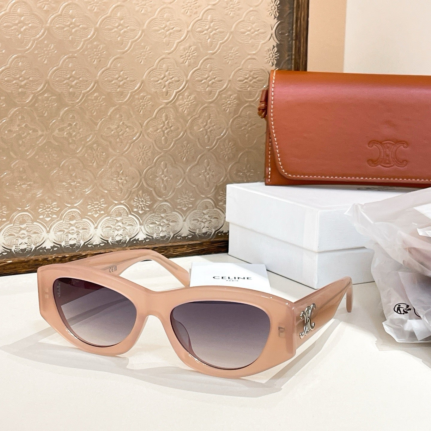 Mehrfarbige Sonnenbrille