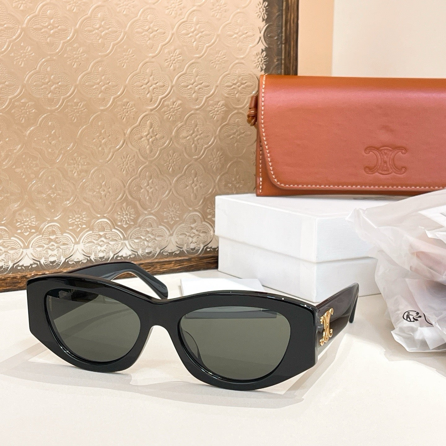 Mehrfarbige Sonnenbrille