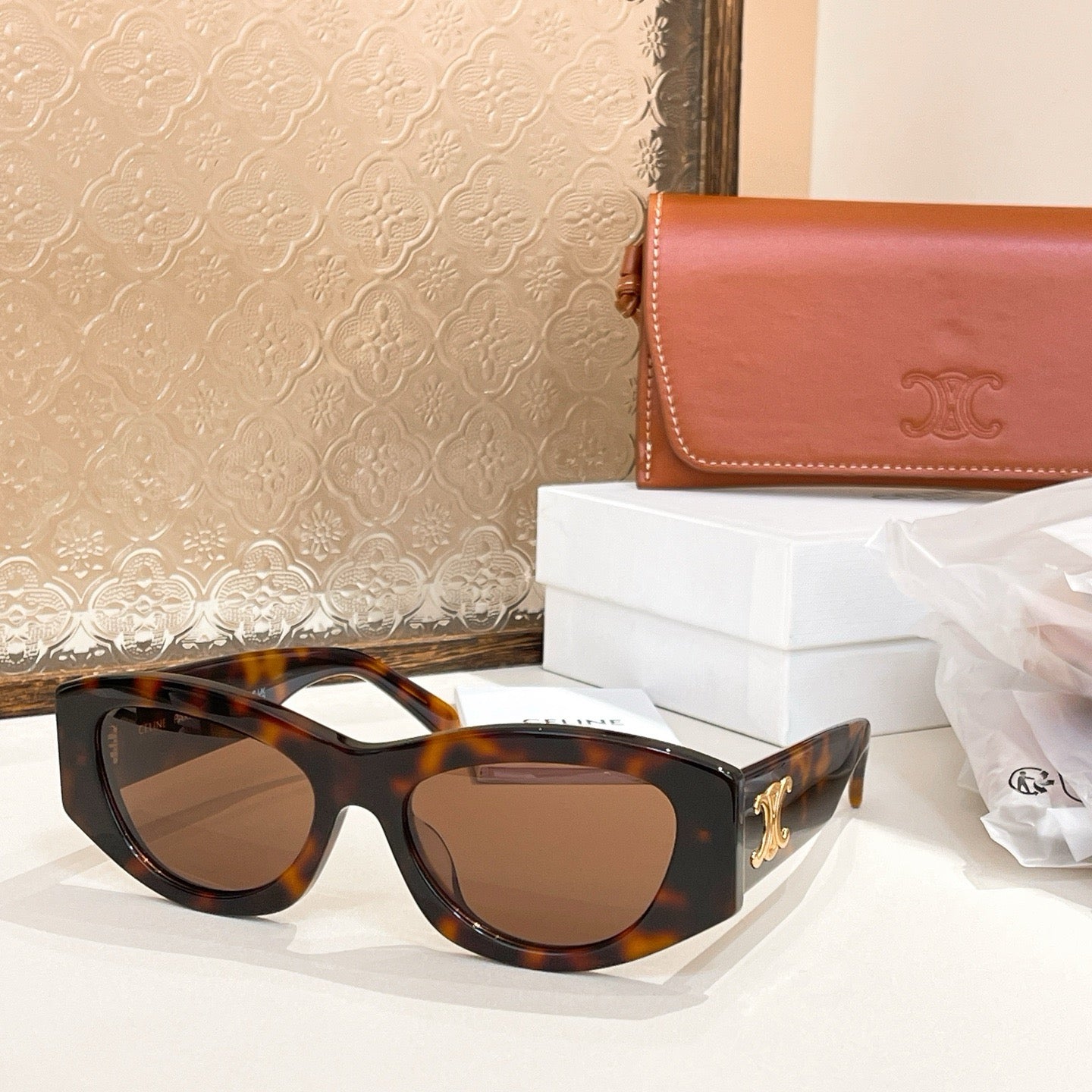 Mehrfarbige Sonnenbrille