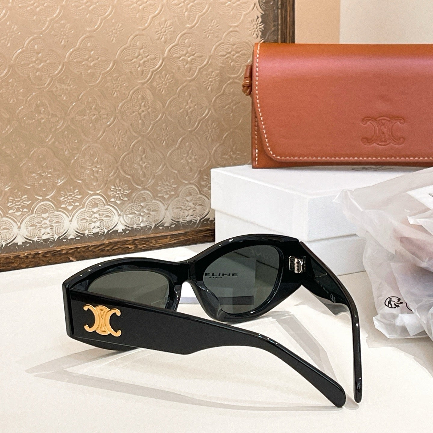 Mehrfarbige Sonnenbrille