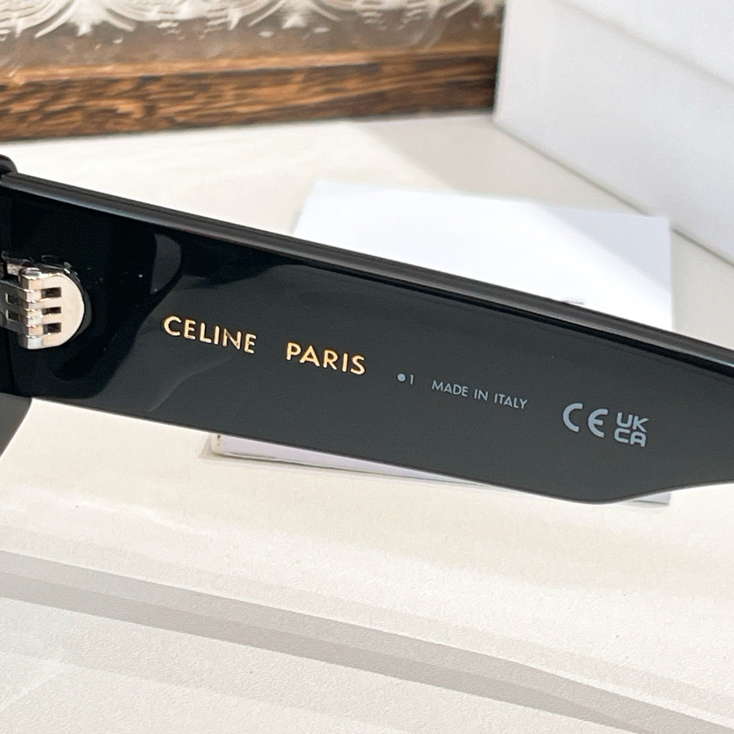 Mehrfarbige Sonnenbrille