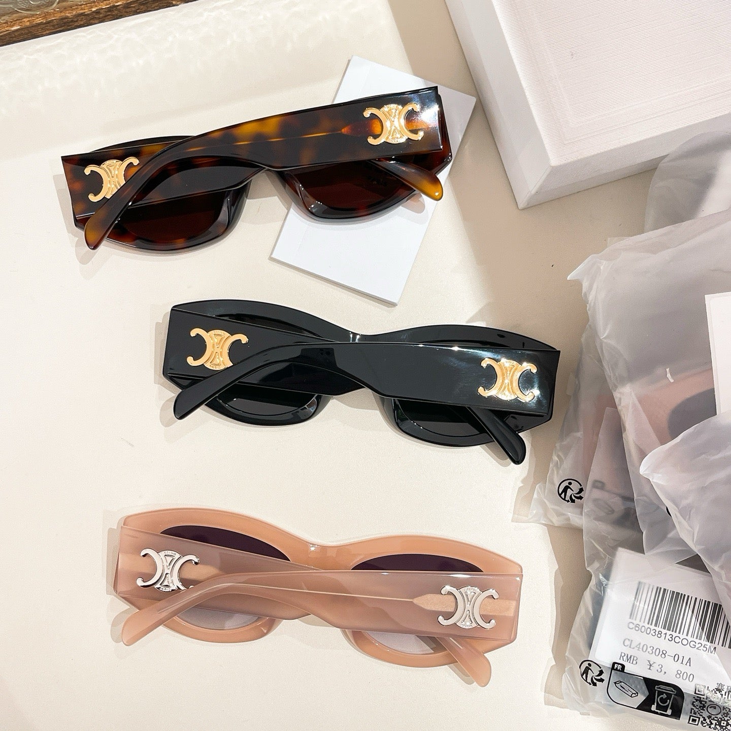 Mehrfarbige Sonnenbrille