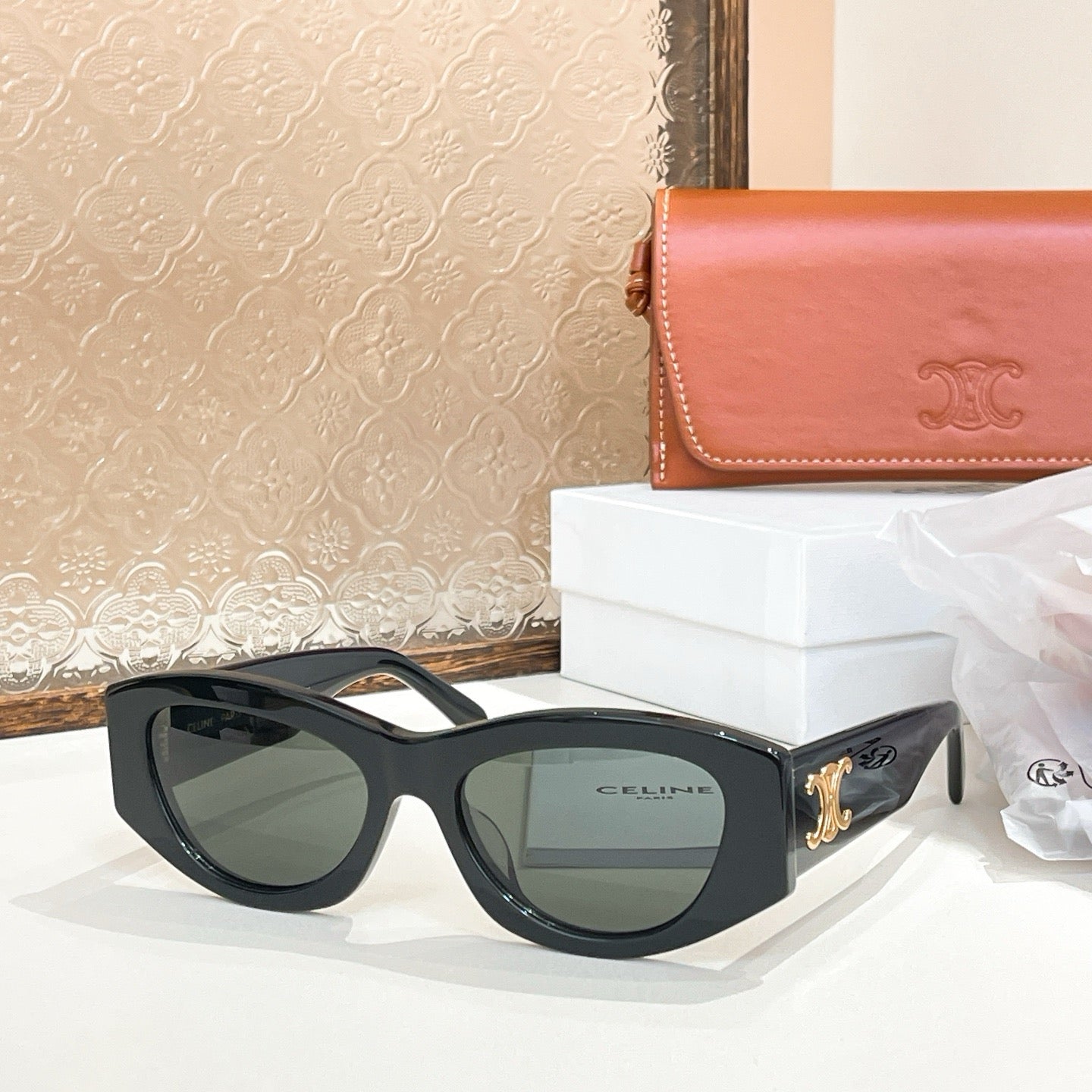 Mehrfarbige Sonnenbrille