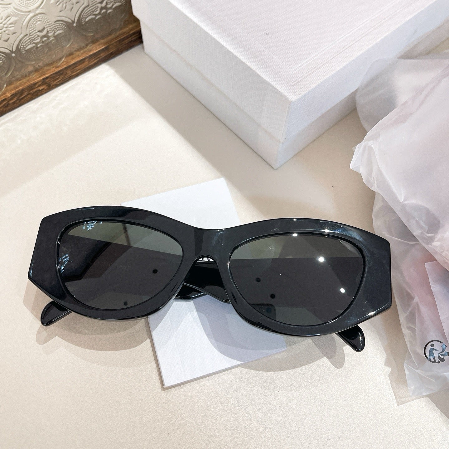 Mehrfarbige Sonnenbrille