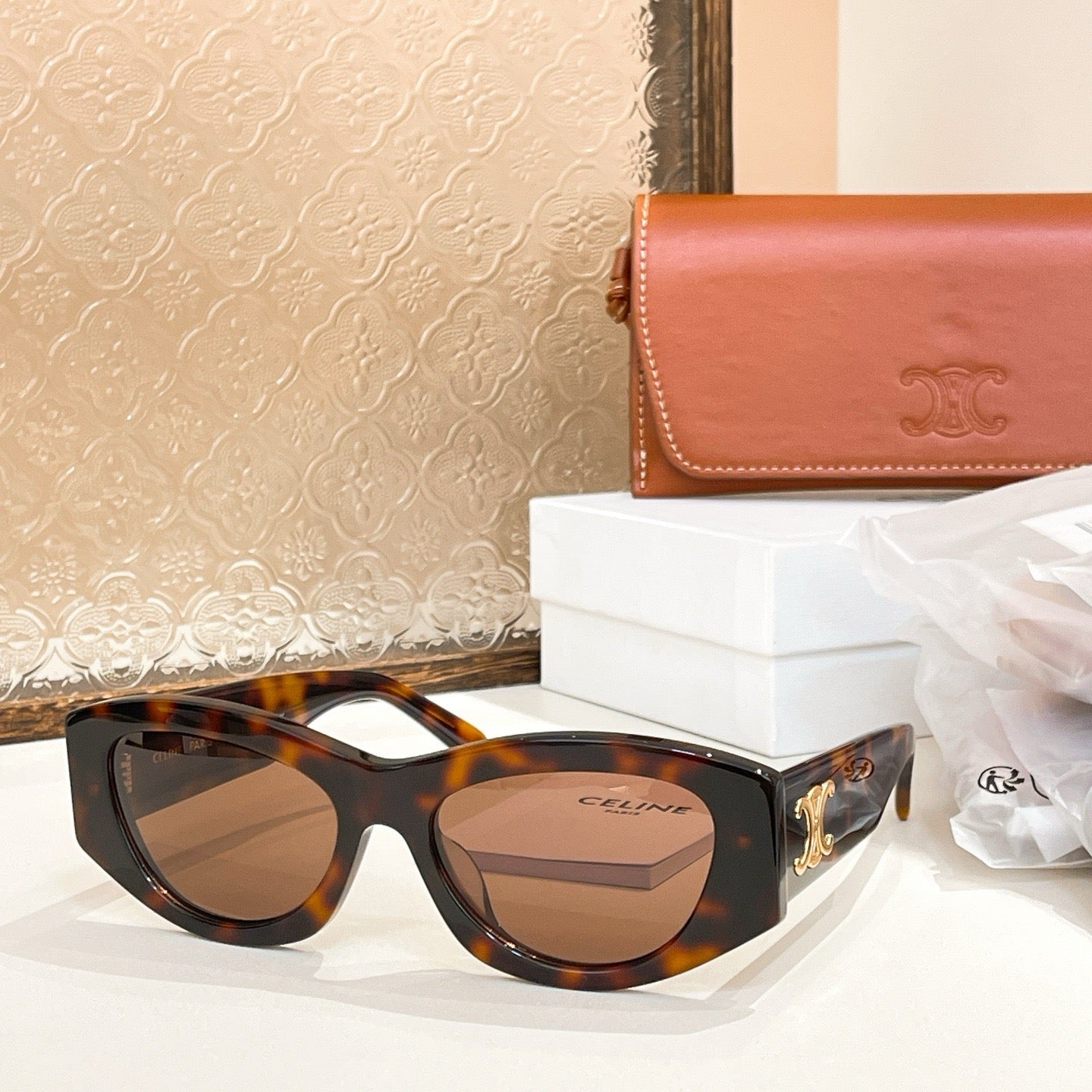 Mehrfarbige Sonnenbrille
