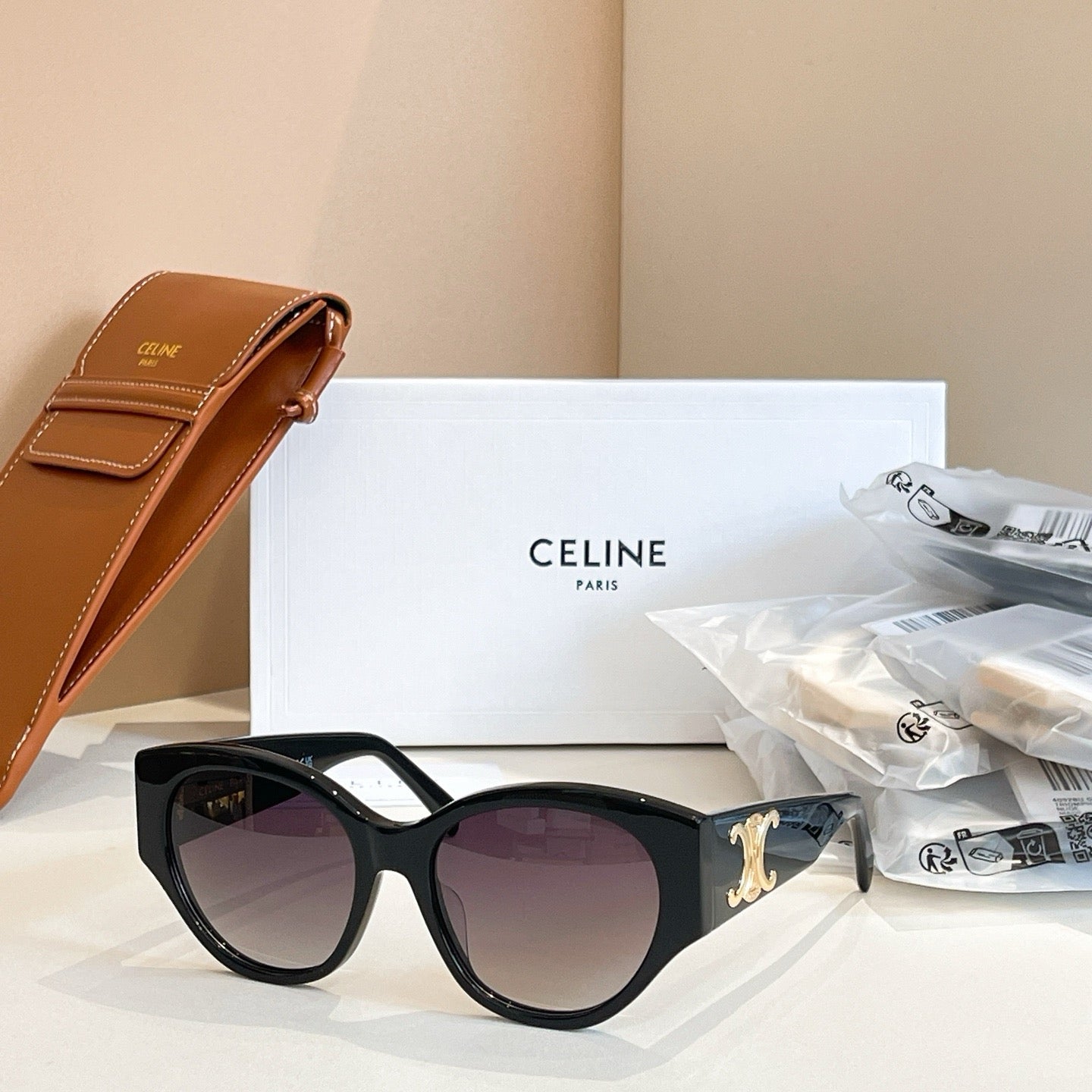 Mehrfarbige Sonnenbrille