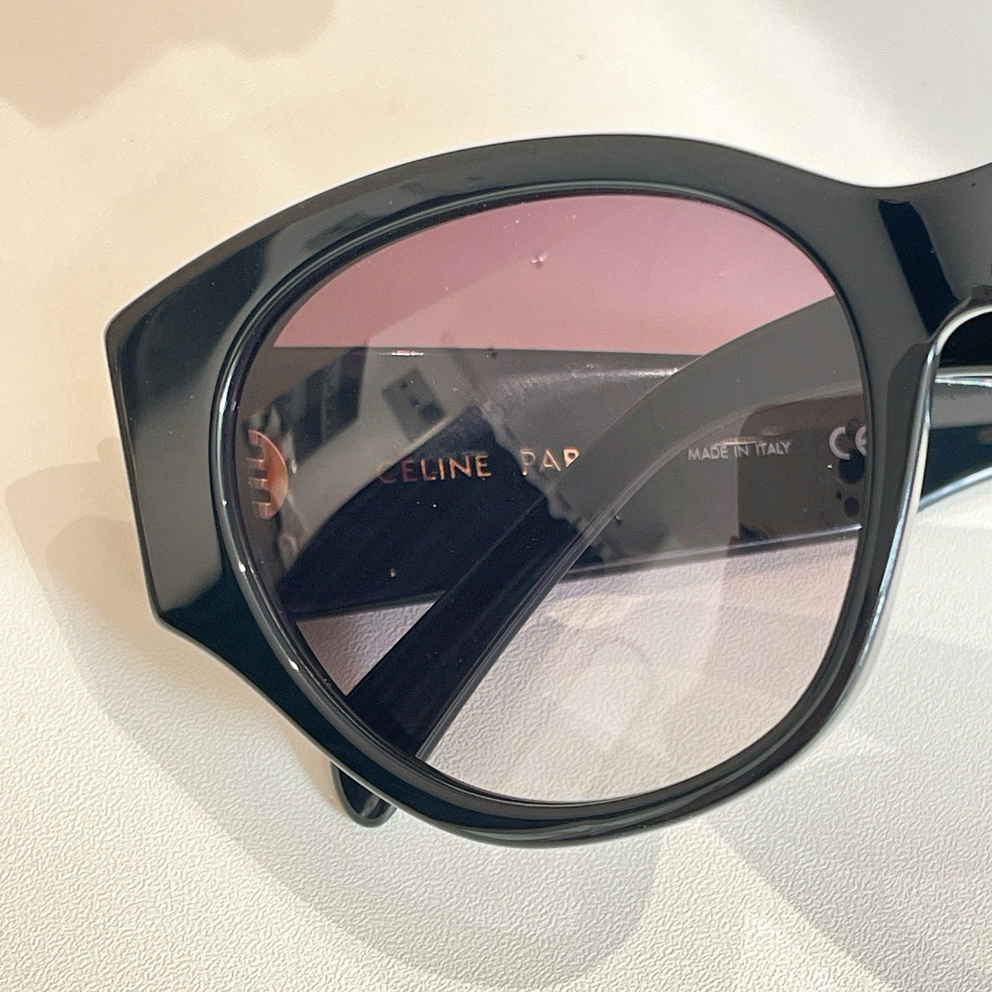 Mehrfarbige Sonnenbrille