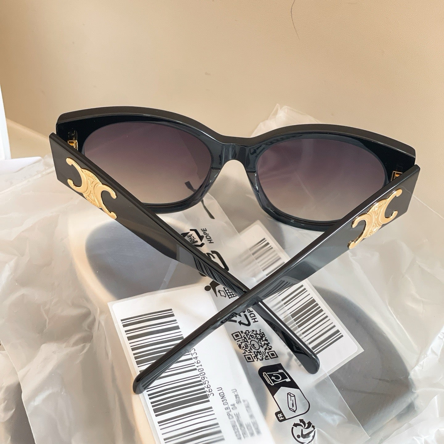 Mehrfarbige Sonnenbrille