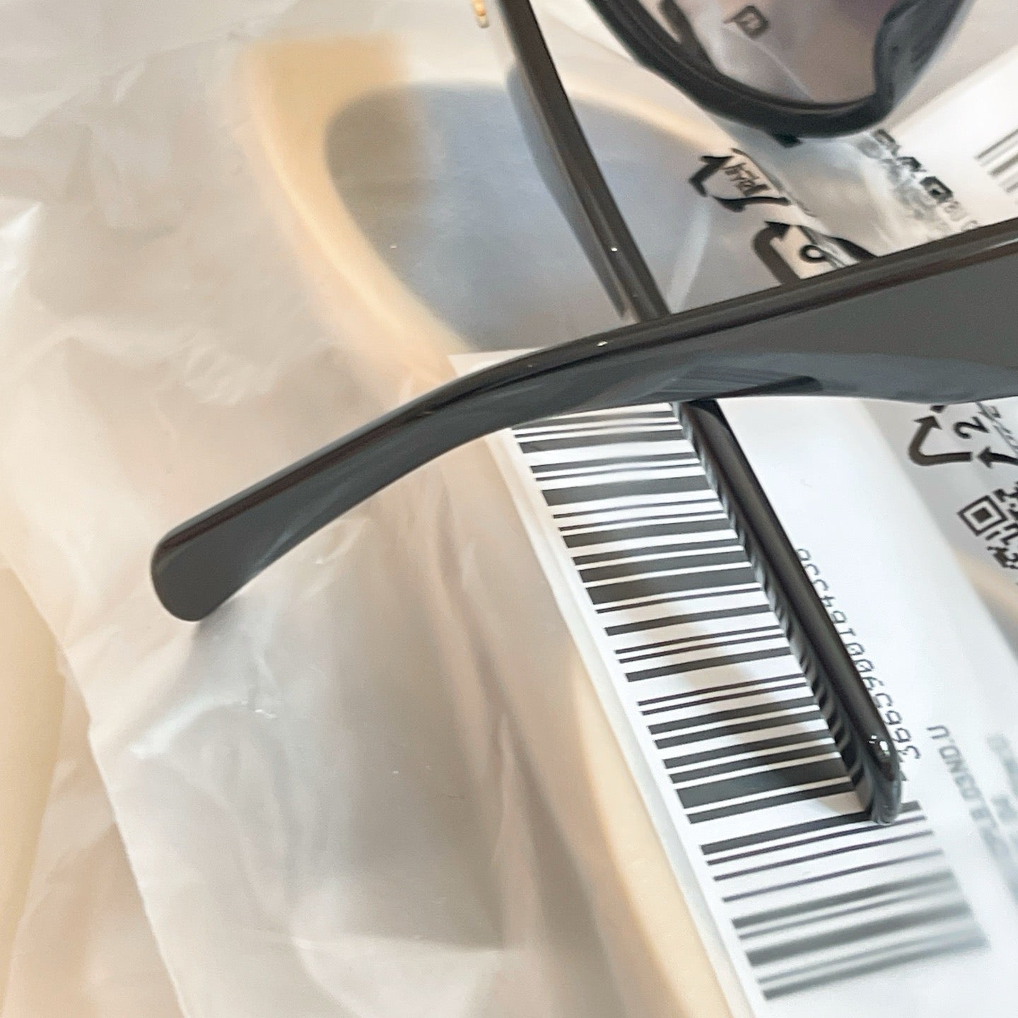 Mehrfarbige Sonnenbrille