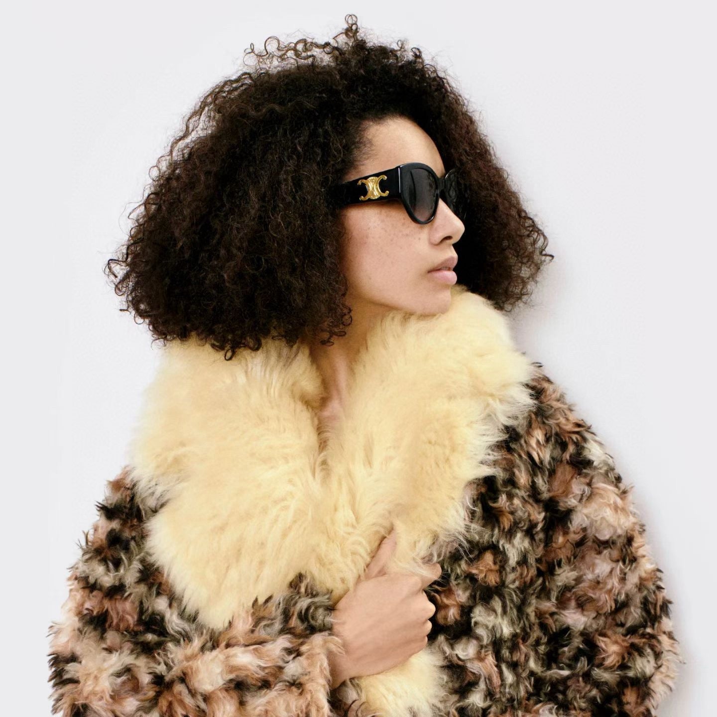 Mehrfarbige Sonnenbrille